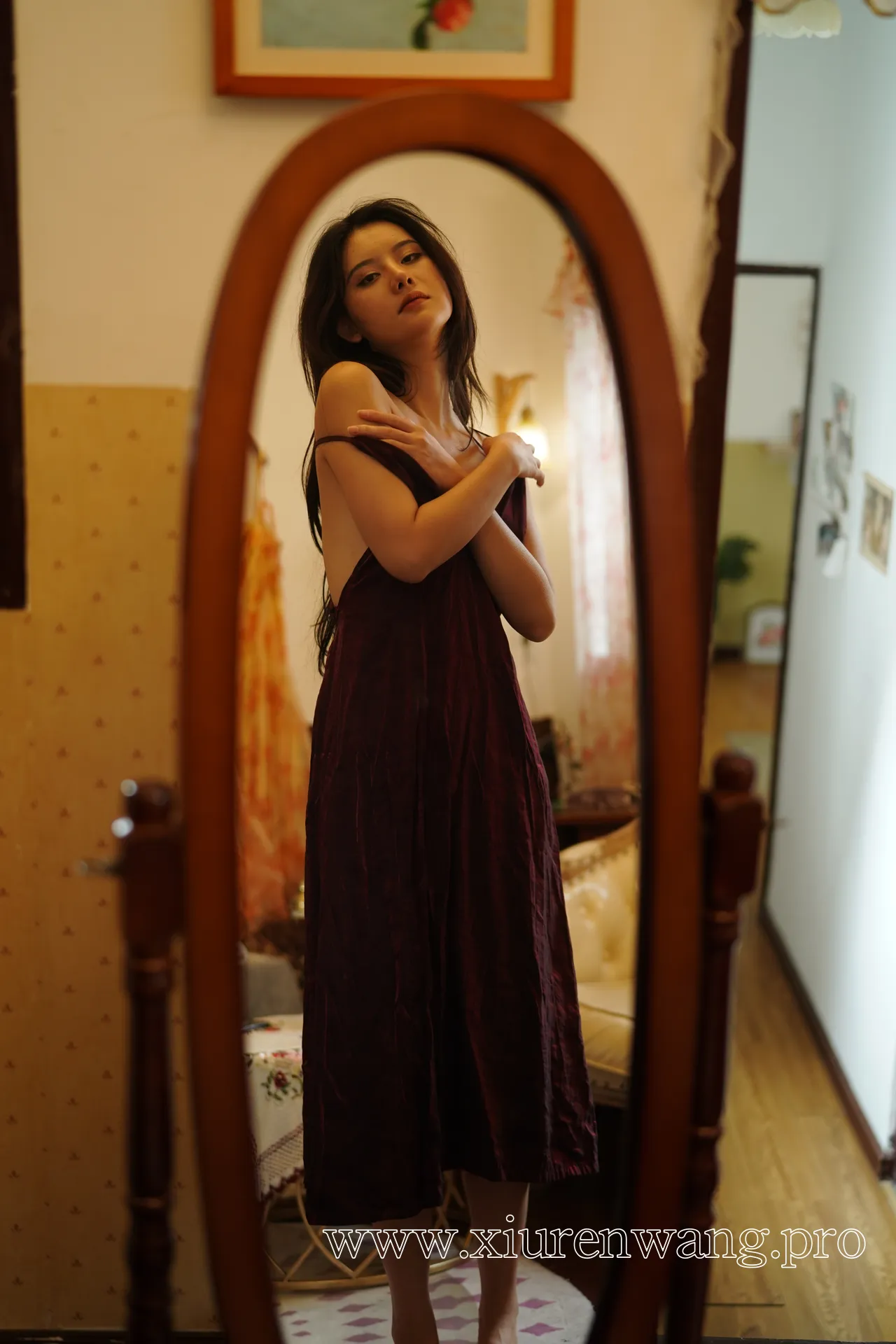 [精品]就是阿朱啊《红日》写真在线追更！最新cos套图&作品合集一次看够