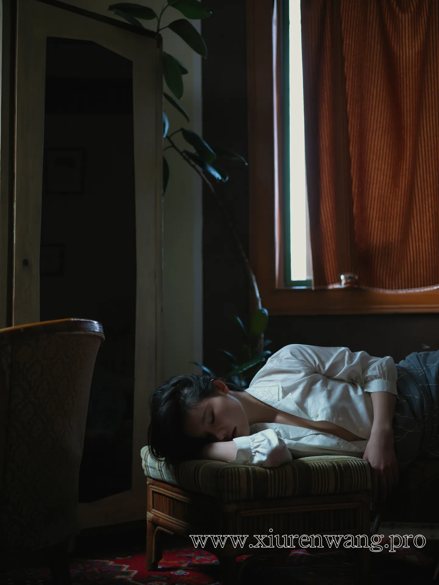 [精品]就是阿朱啊作品合集｜最新cos套图在线观看，潮湿感美女模特的惊艳魅力