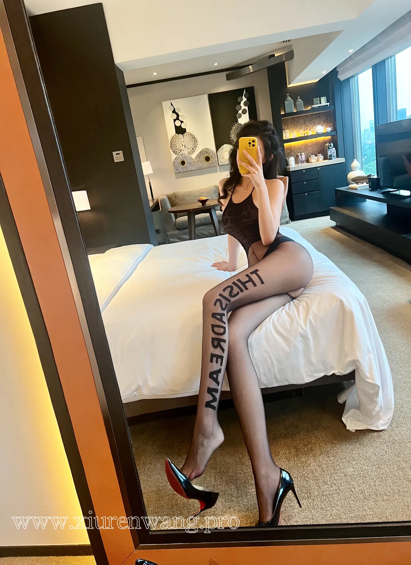 [精品]葛征GeZheng最新更新｜酒店主题cos套图在线观看，作品合集解锁惊艳瞬间