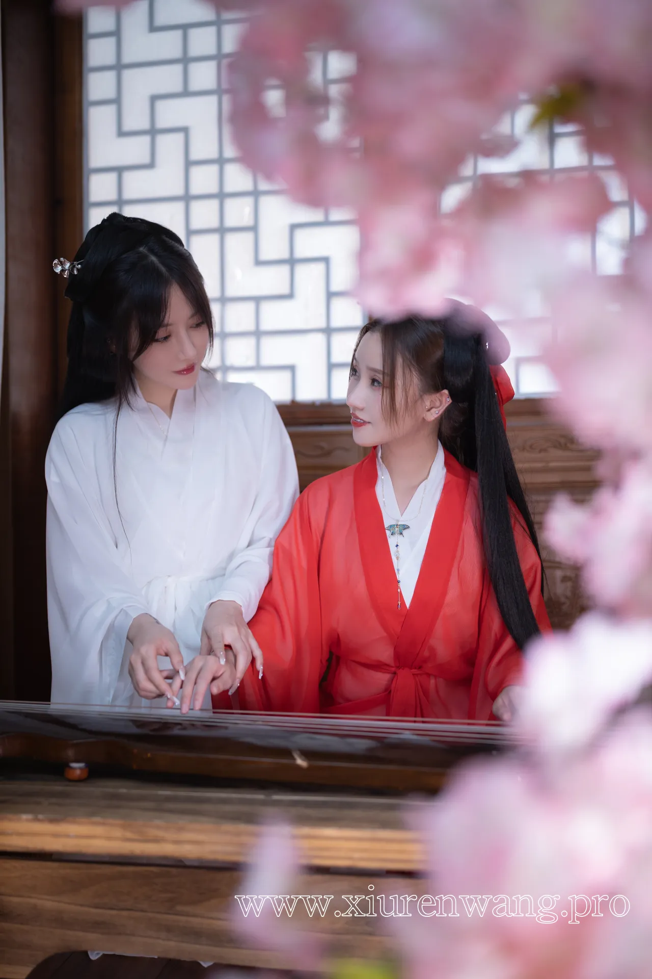 [精品]秀人名模鱼子酱Fish《长明姝》cos套图作品合集：在线观看最新更新，二次元爱好者必追！