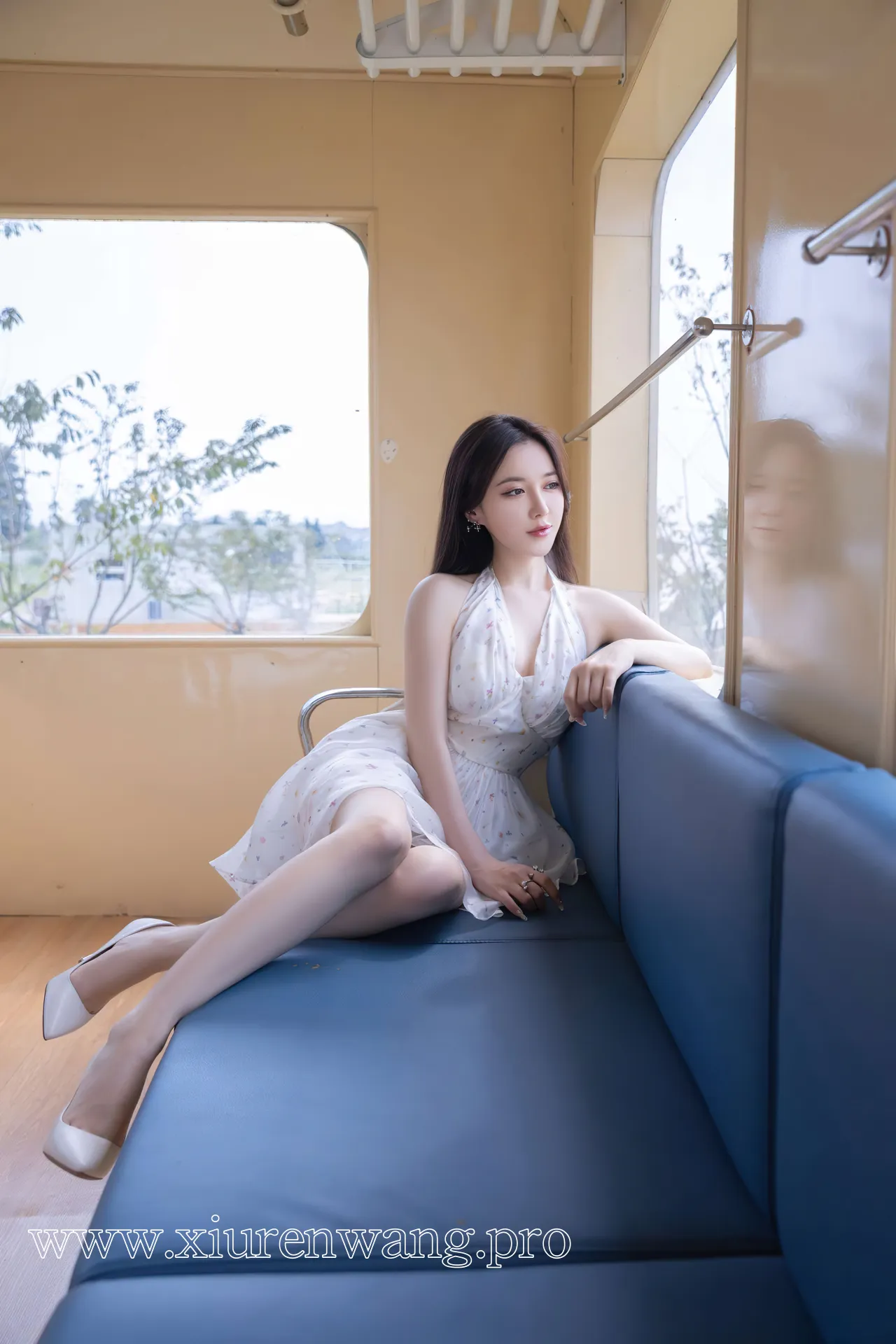 [精品]秀人名模鱼子酱Fish《风吹过想你的车站》最新cos套图上线！作品合集在线观看指南