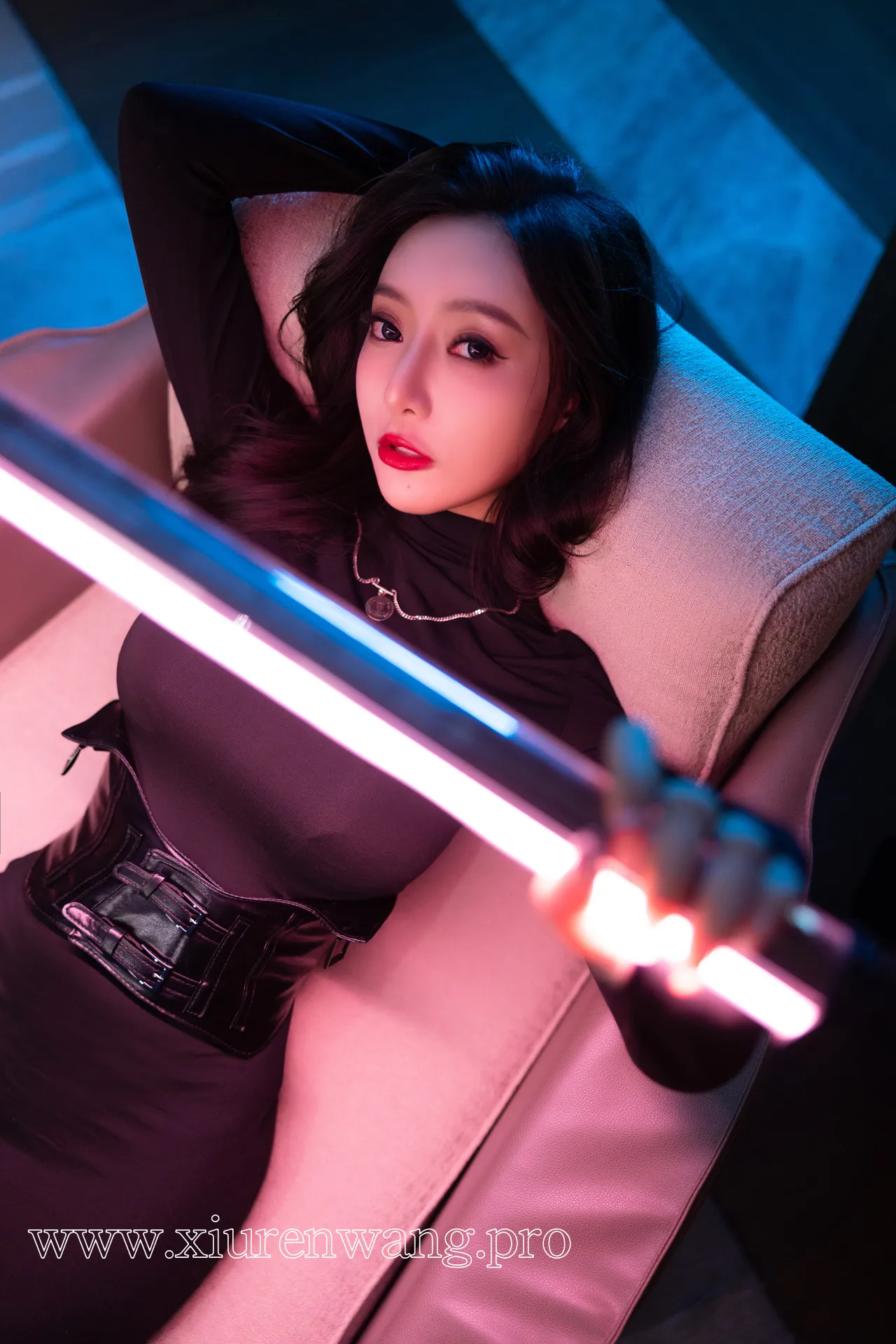 [精品]王馨瑶Yanni最新cos套图更新！黑色紧身吊带袜作品合集在线观看