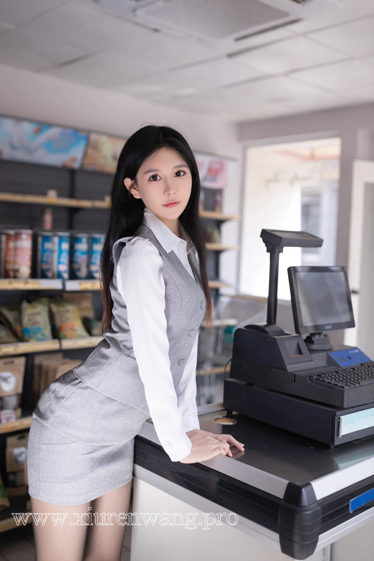 [精品]谢小蒽(幼幼)便利店新星cos套图最新更新！在线观看作品合集，二次元粉速囤