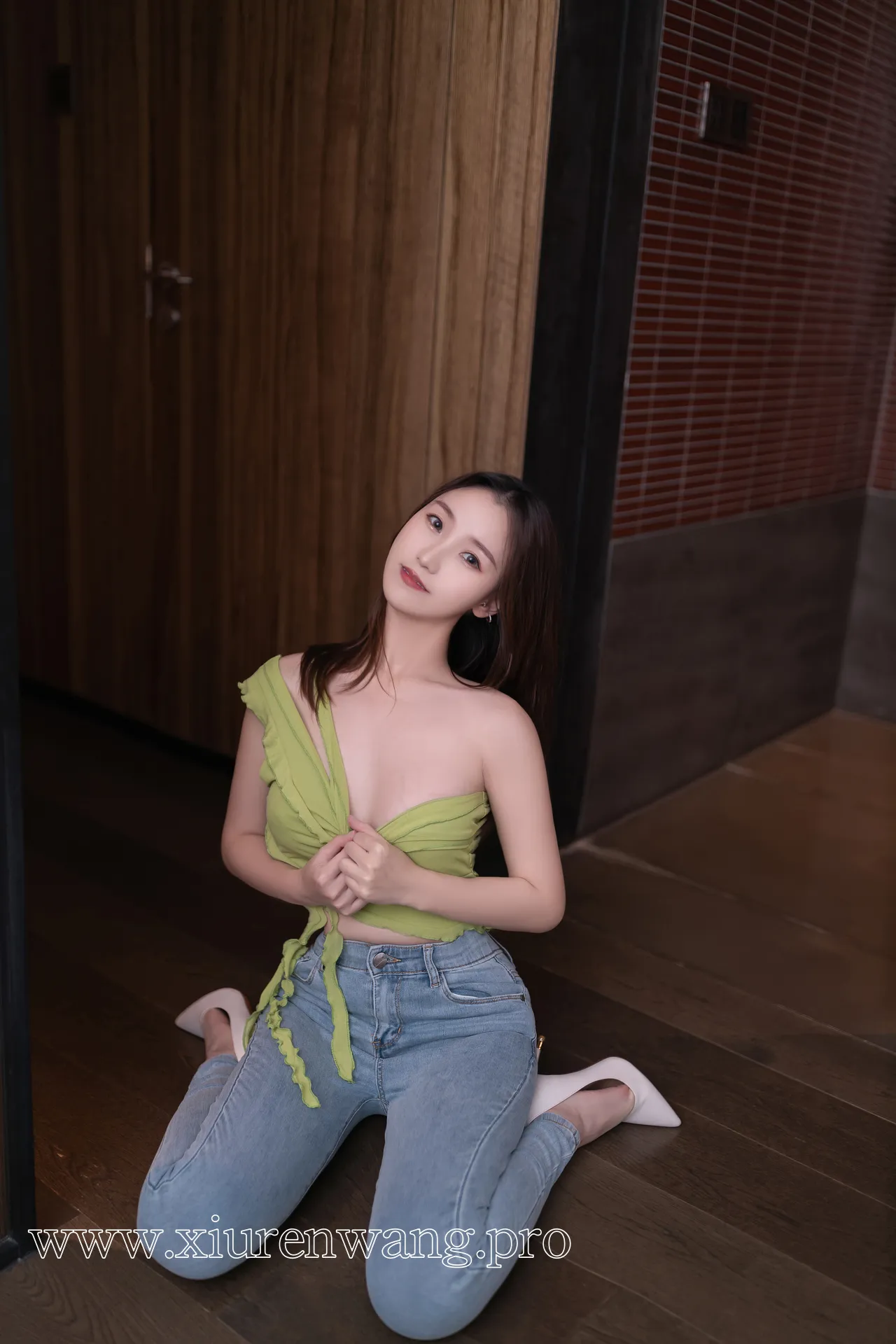小肉肉咪亲授微胖女孩的杏子色卫衣与阔腿牛仔裤显瘦穿搭