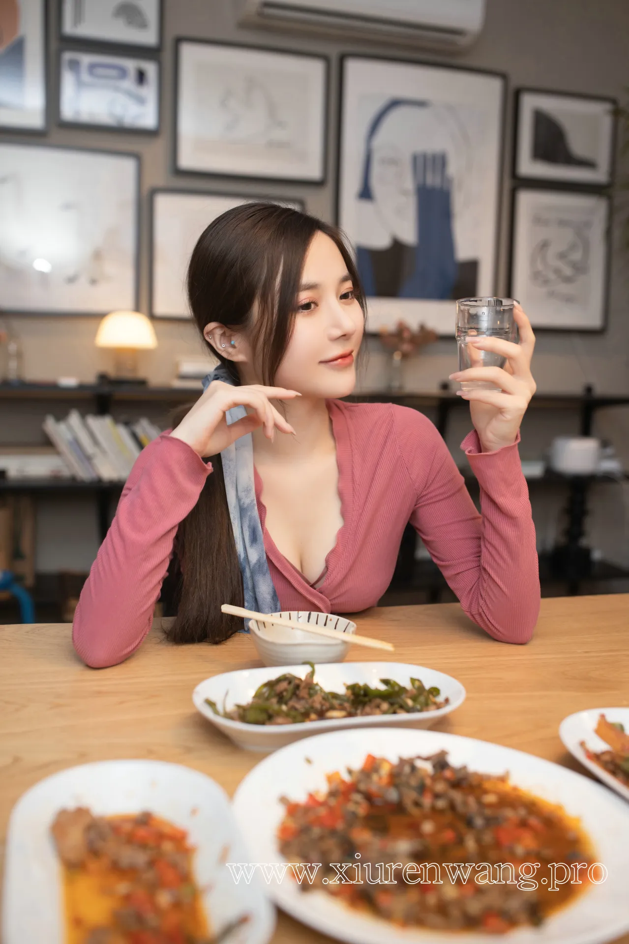 [精品]秀人名模鱼子酱Fish《邻居借水》作品合集｜最新更新cos套图在线观看