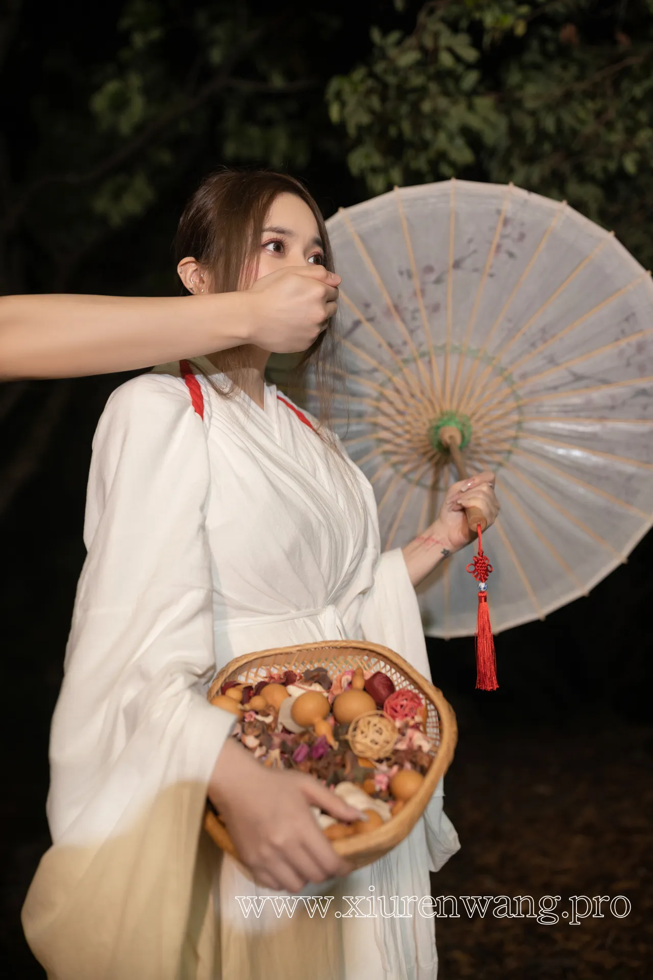 鱼子酱Fish写真特写,气质不输娜比的清纯与妩媚