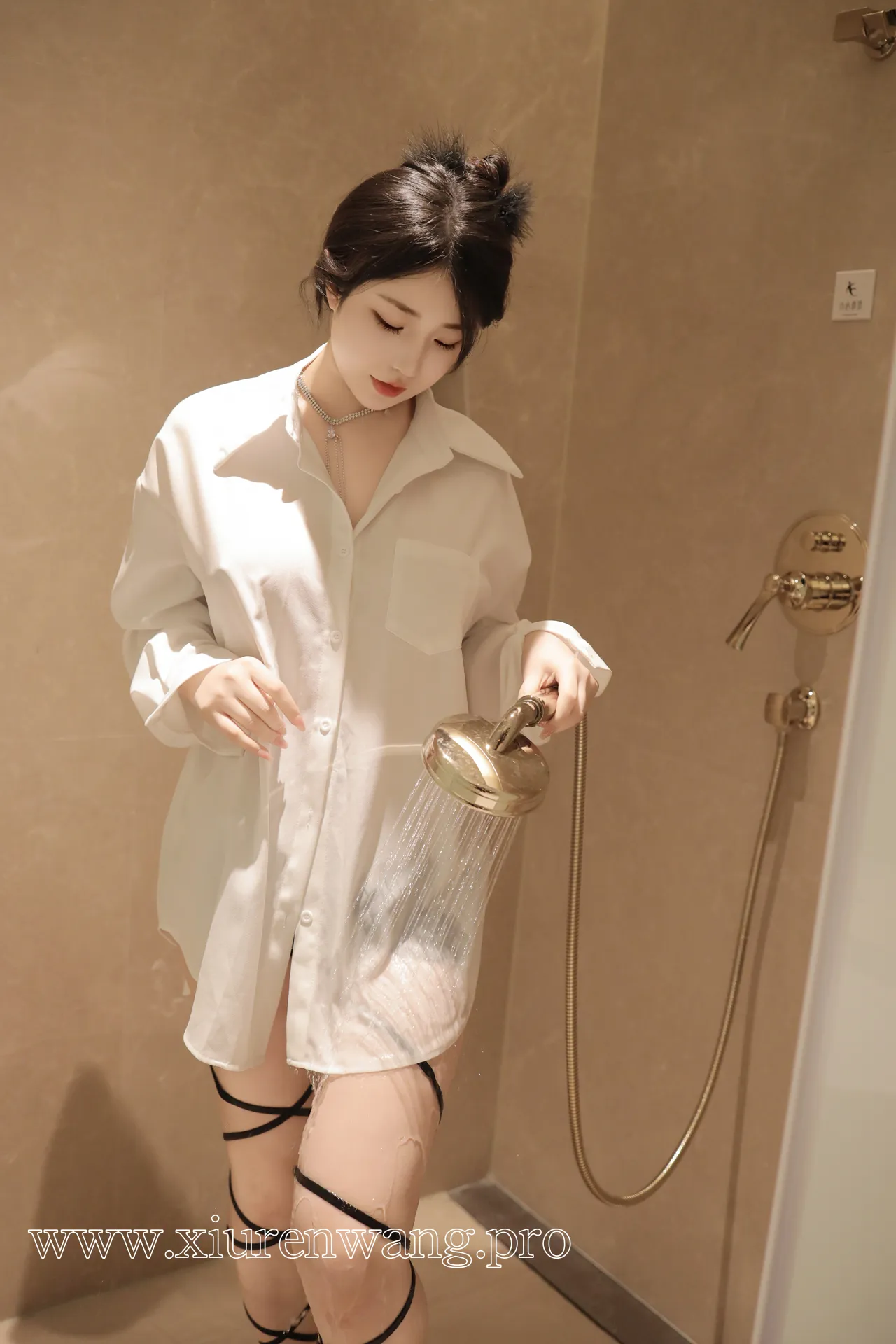 shelly诗莉吖 日系风格与陈小花 – 淋浴 氛围感的区别