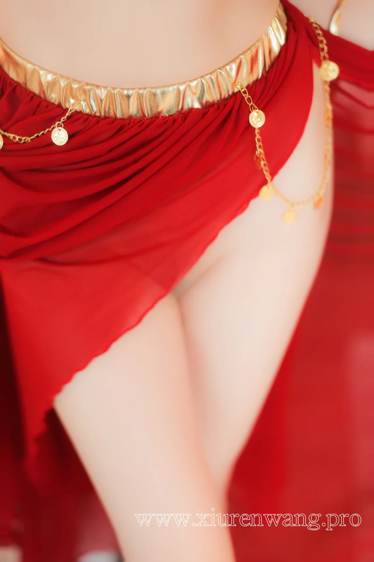清妙 – 红色舞裙 带来的极致视觉冲击与色彩张力