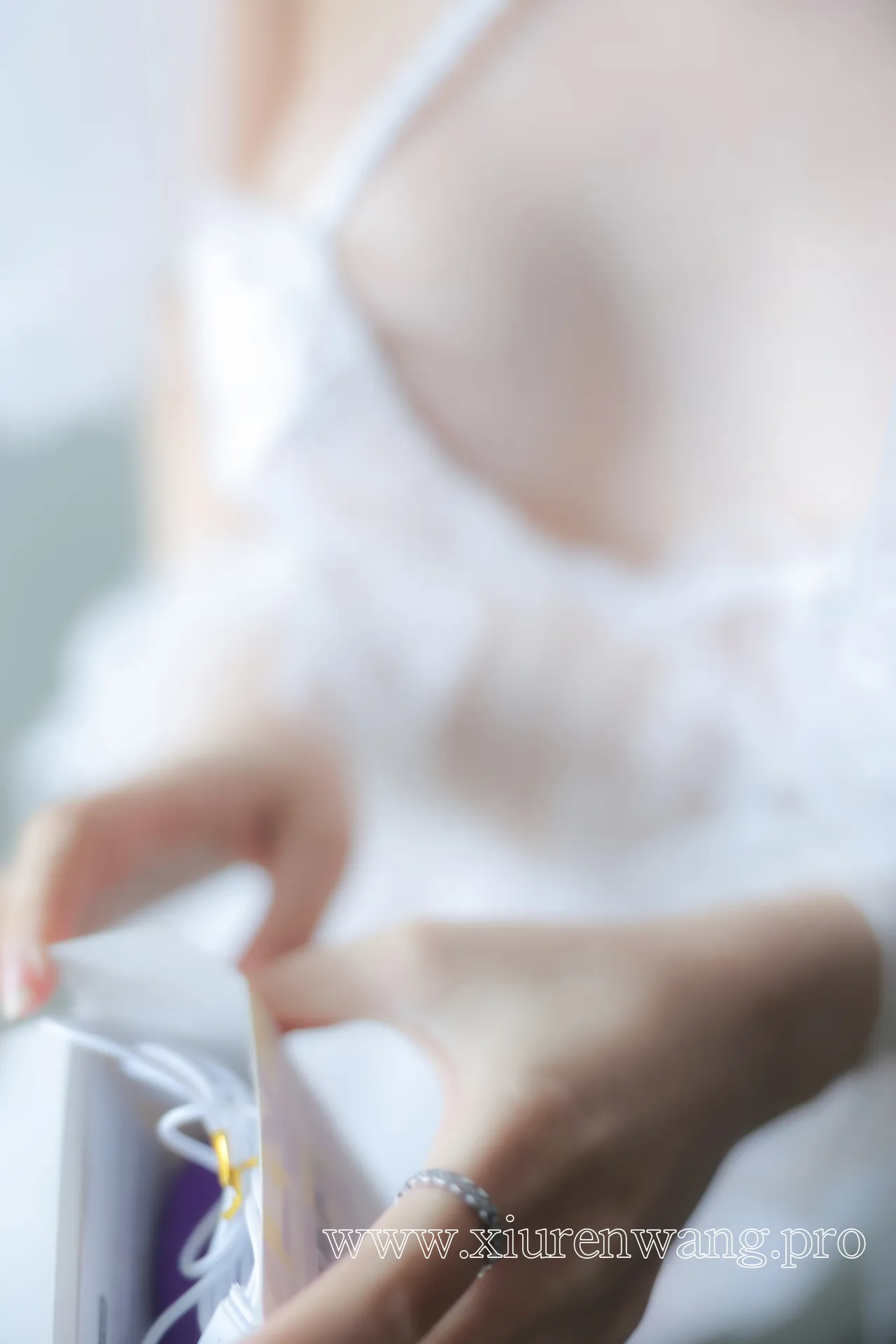 [精品]谢小蒽(幼幼)婚纱写真合集上线！最新cos套图在线观看，二次元爱好者必追