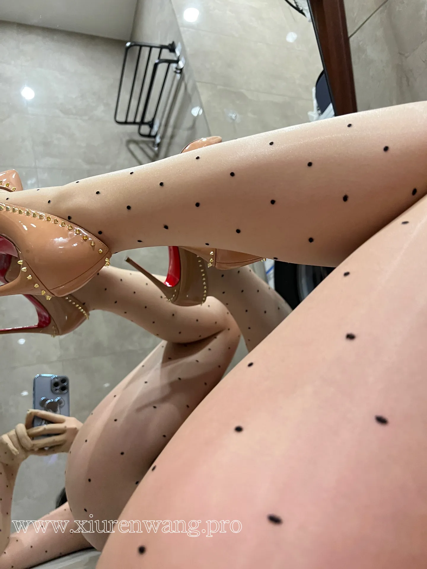 [精品]120斤的小王同学作品合集｜最新浴室透视装cos套图上线，在线观看解锁真实感与美感的碰撞