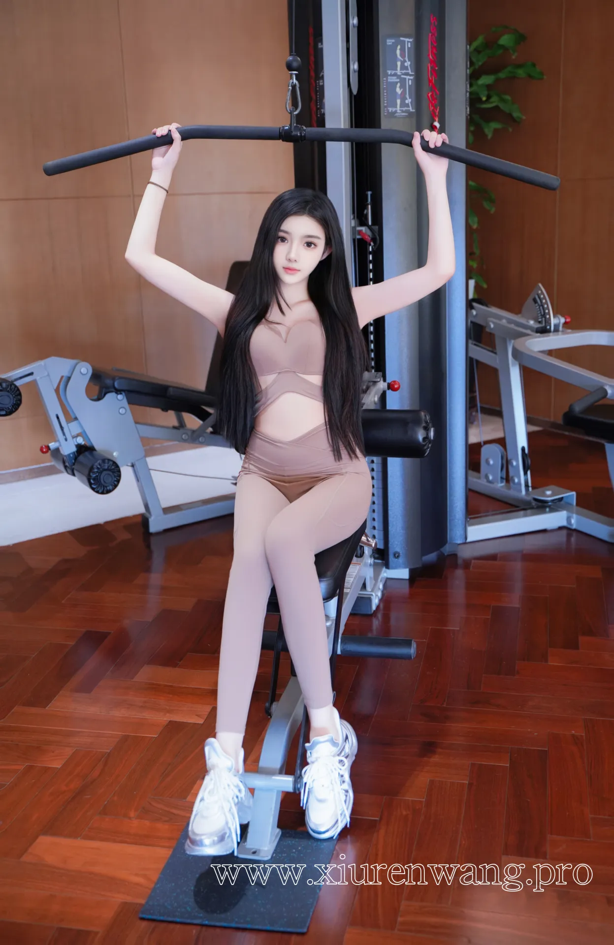 [精品]龙雪儿健身房主题cos套图上线！最新更新作品合集在线观看