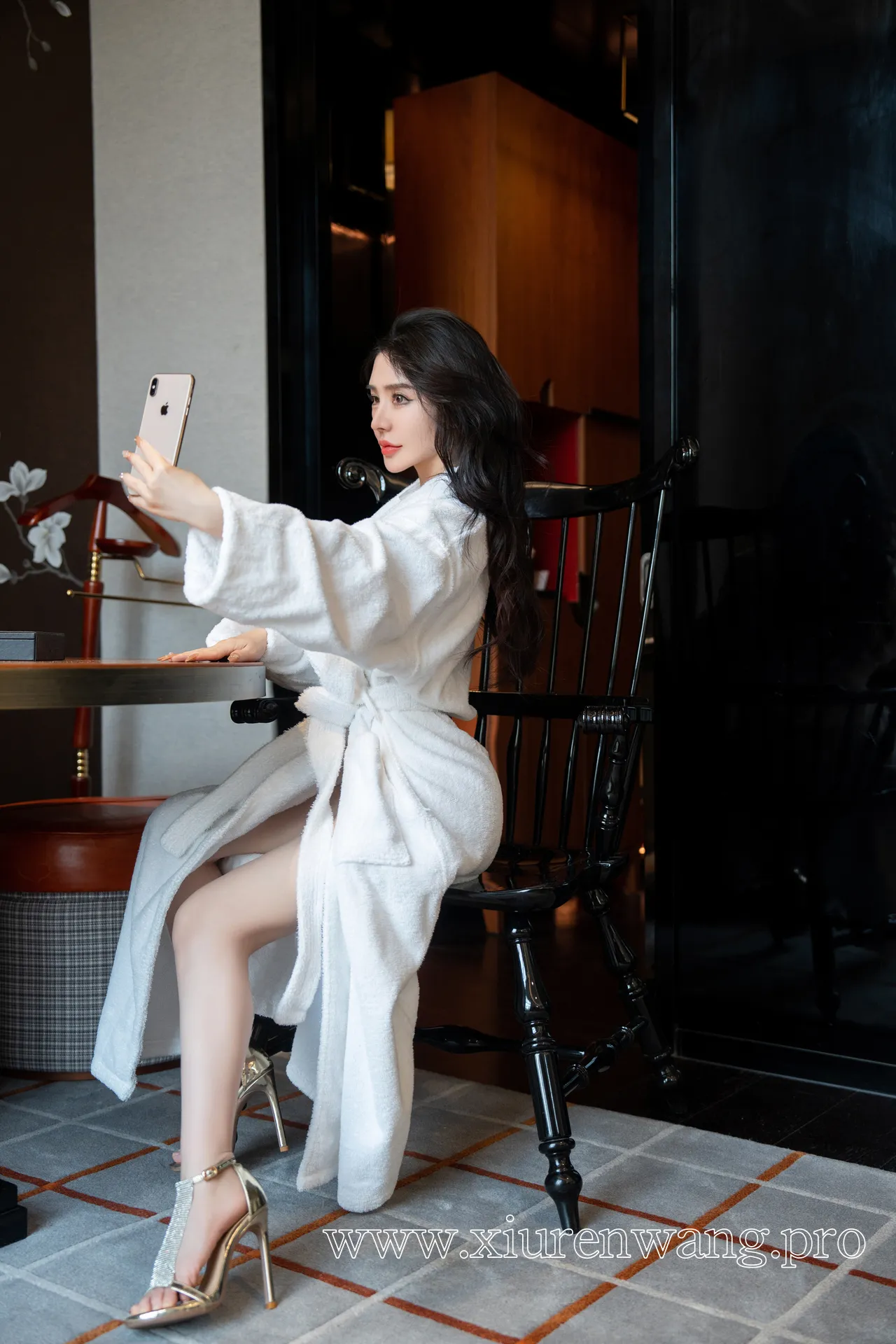 唐安琪与潘娇娇风格对比 甜美与性感的碰撞