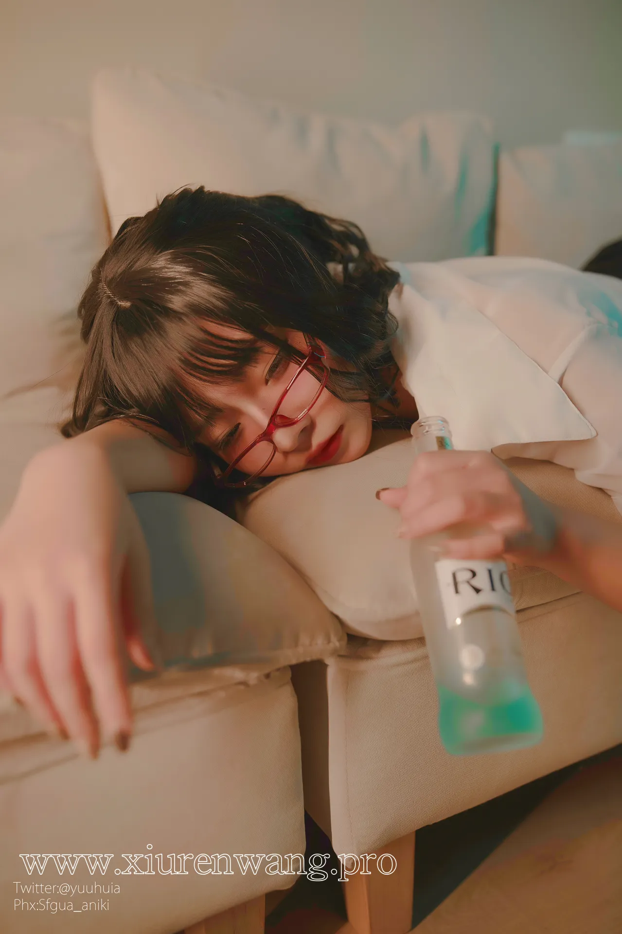 [精品]Kokuhui Vol.003《宿醉》cos套图首发！在线追更作品合集，这组新刊让老粉直呼「神仙状态」