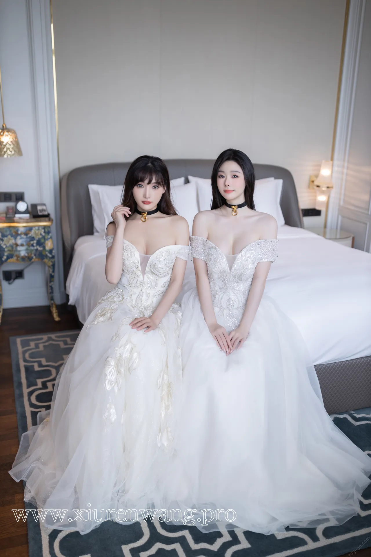 是小逗逗&陆萱萱 – 双人婚纱 唯美光影 kiki柚柚 氛围感人像