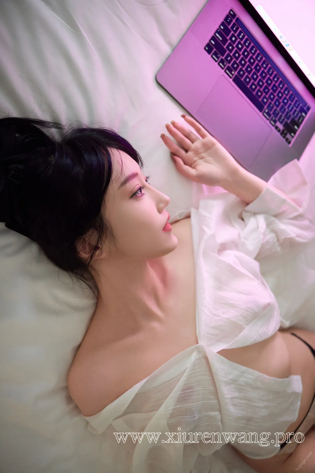 [精品]玥儿玥er白衬衫cos套图合集：最新更新作品在线观看，这组神颜直戳二次元DNA