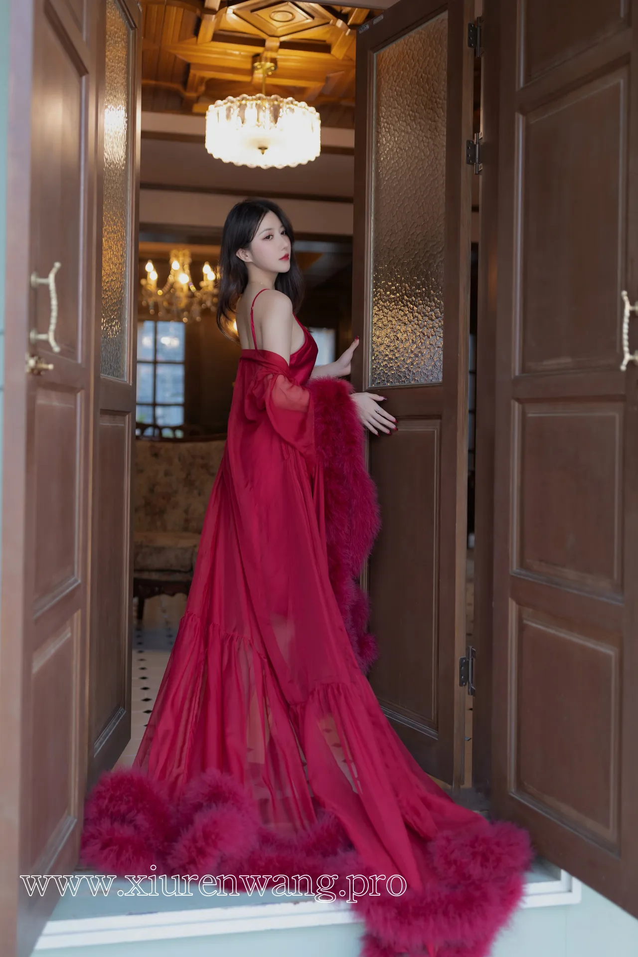 [精品]秀人名模鱼子酱Fish《玫瑰》cos套图作品合集最新更新！在线观看解锁惊艳瞬间