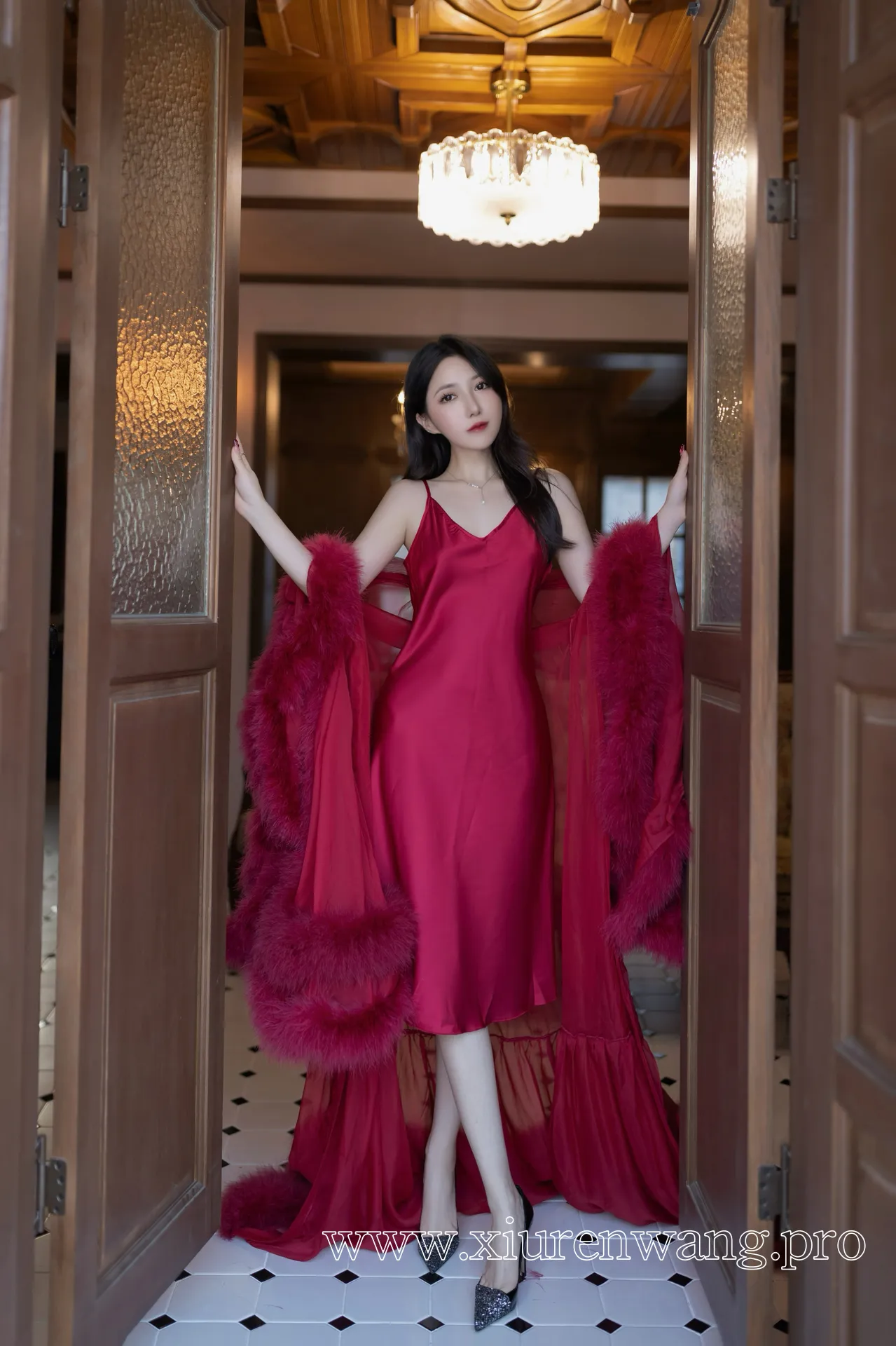 [精品]秀人名模鱼子酱Fish《玫瑰》cos套图作品合集最新更新！在线观看解锁惊艳瞬间