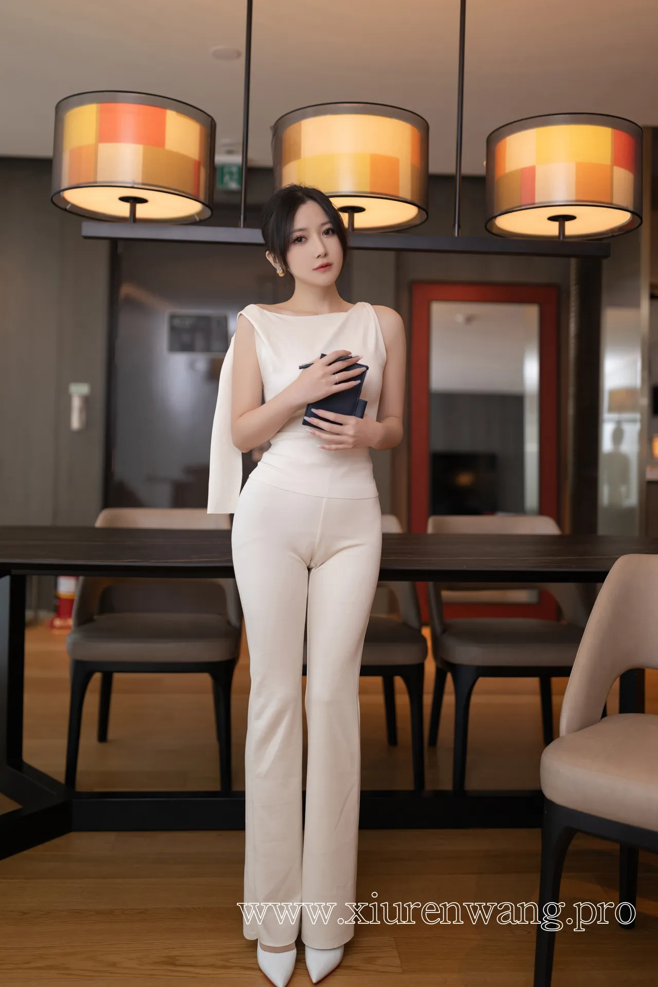 [精品]秀人名模鱼子酱Fish《职场女人》cos套图合集上线！最新更新在线观看指南