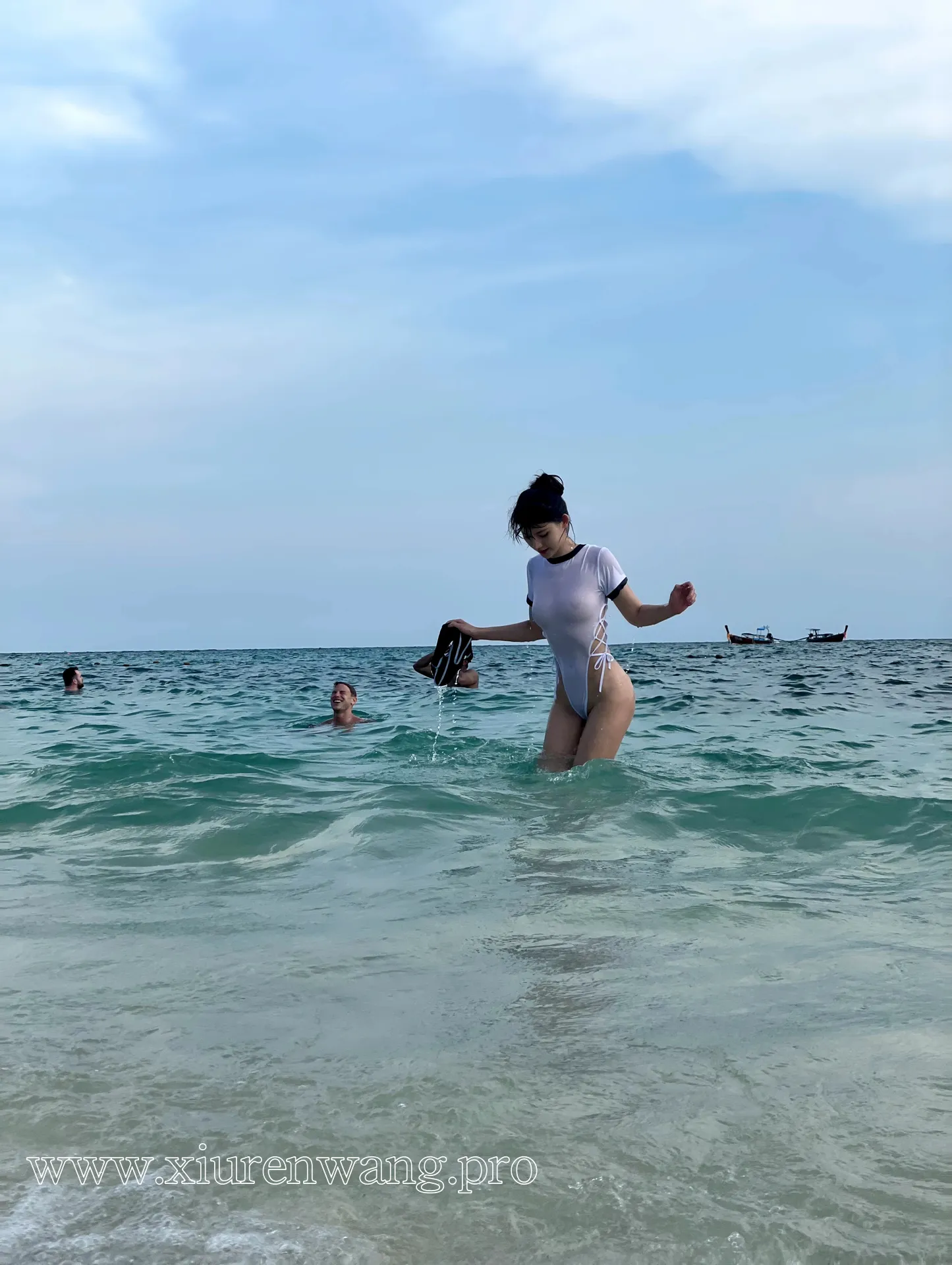 [精品]就是阿朱啊最新作品合集上线！海岛透视cos套图在线观看，这波更新太戳我了