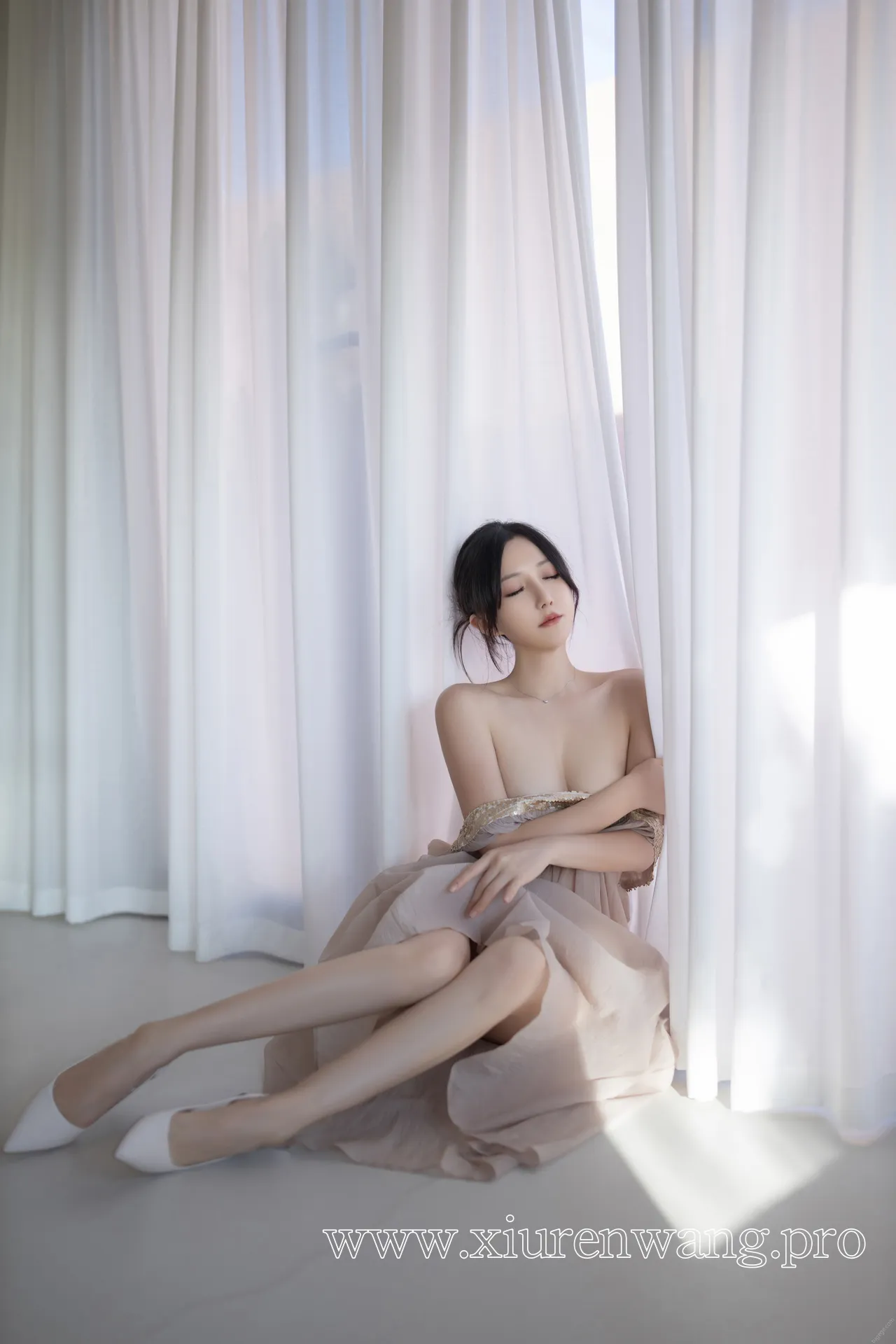 收藏级画质的鱼子酱Fish写真，李若汐和Candy糖糖粉丝必看的摄影参考