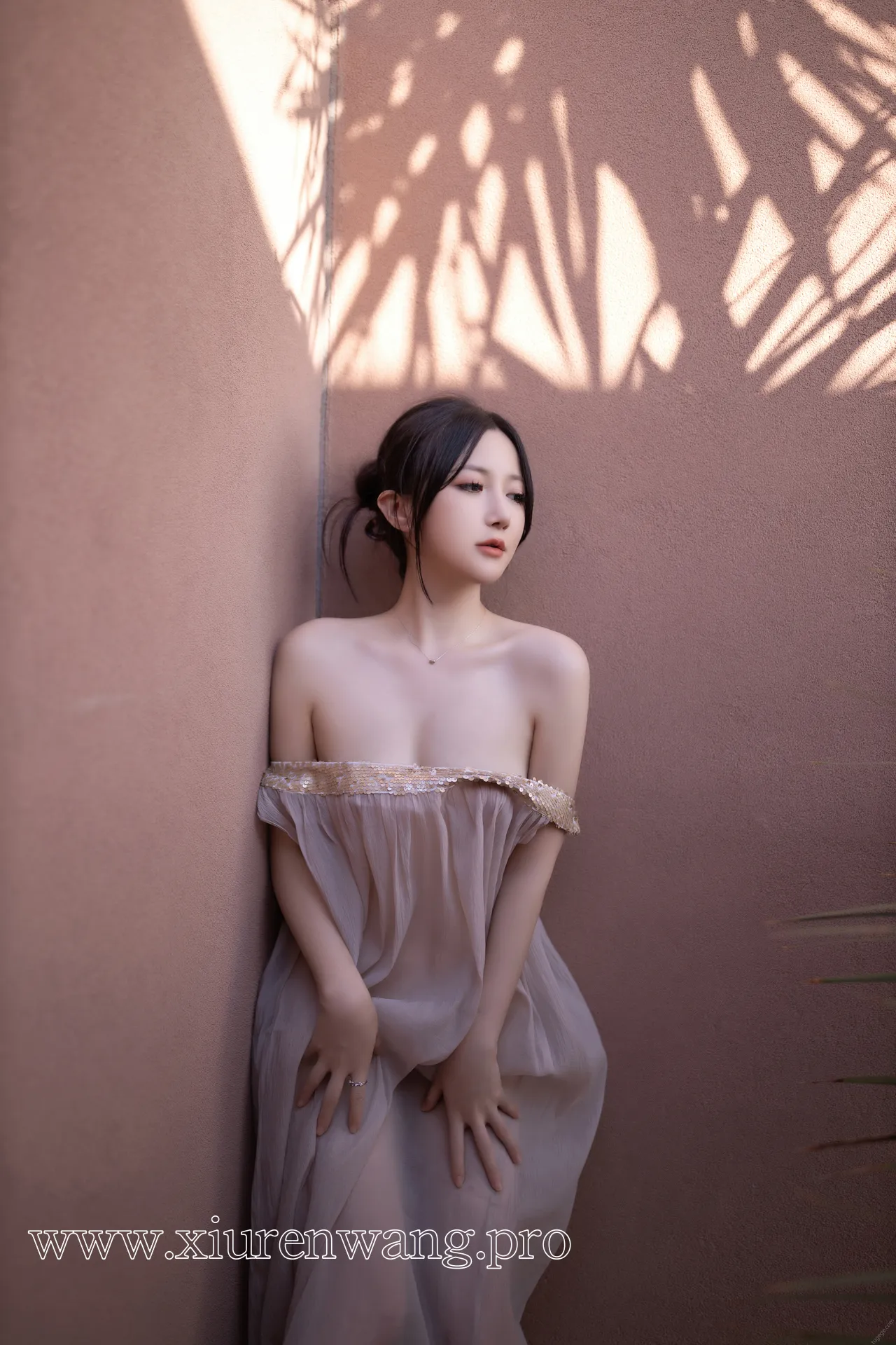 [精品]秀人名模鱼子酱Fish《抹胸芦苇女人》cos套图在线观看：作品合集最新更新，粉丝必追！