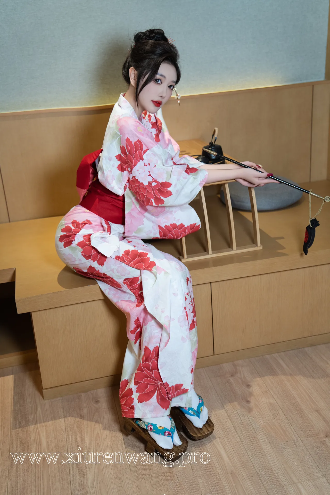 [精品]杨晨晨最新更新！日系和服cos套图作品合集在线观看