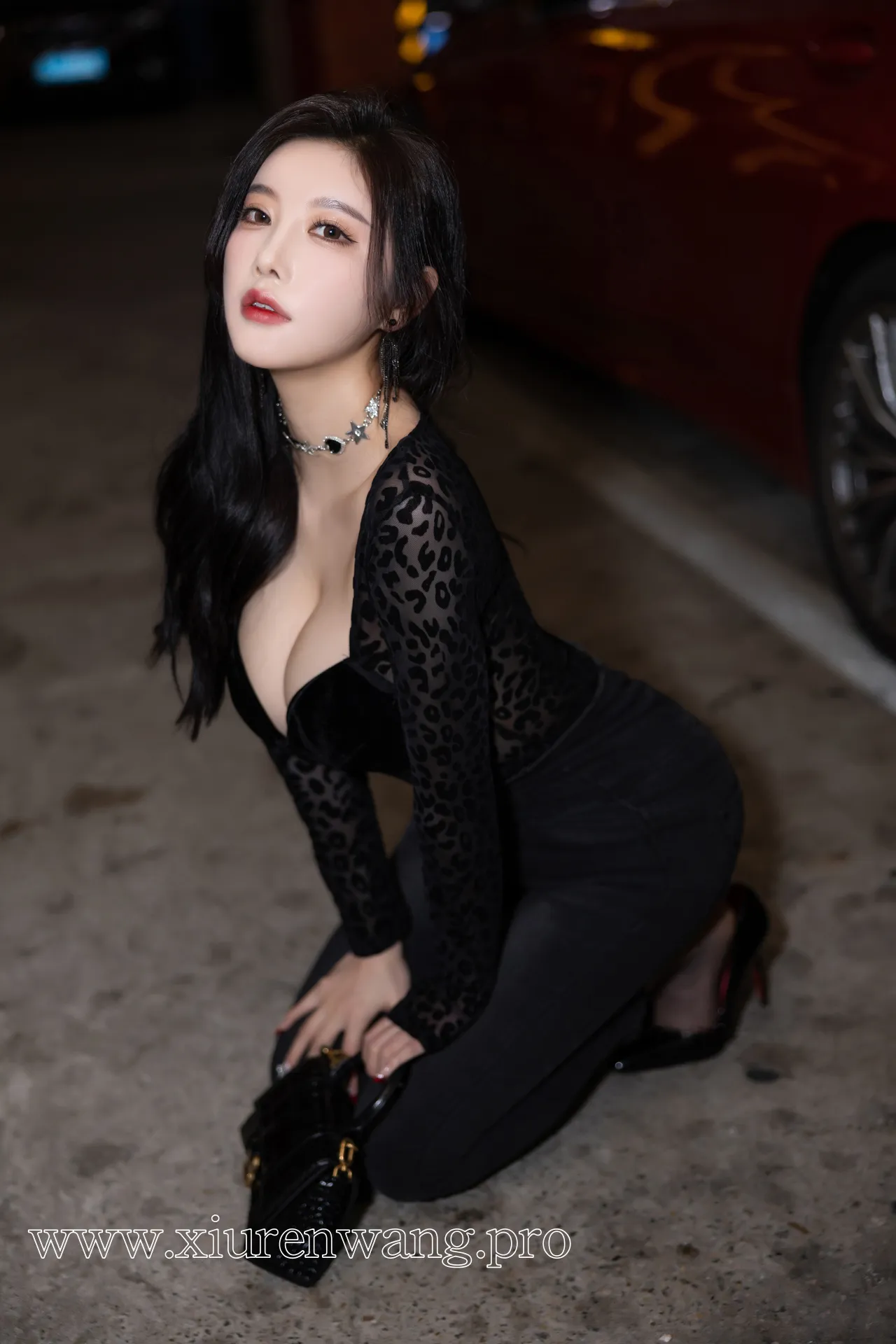 杨晨晨Yome – 黑色牛仔裤与严佳丽的风格碰撞