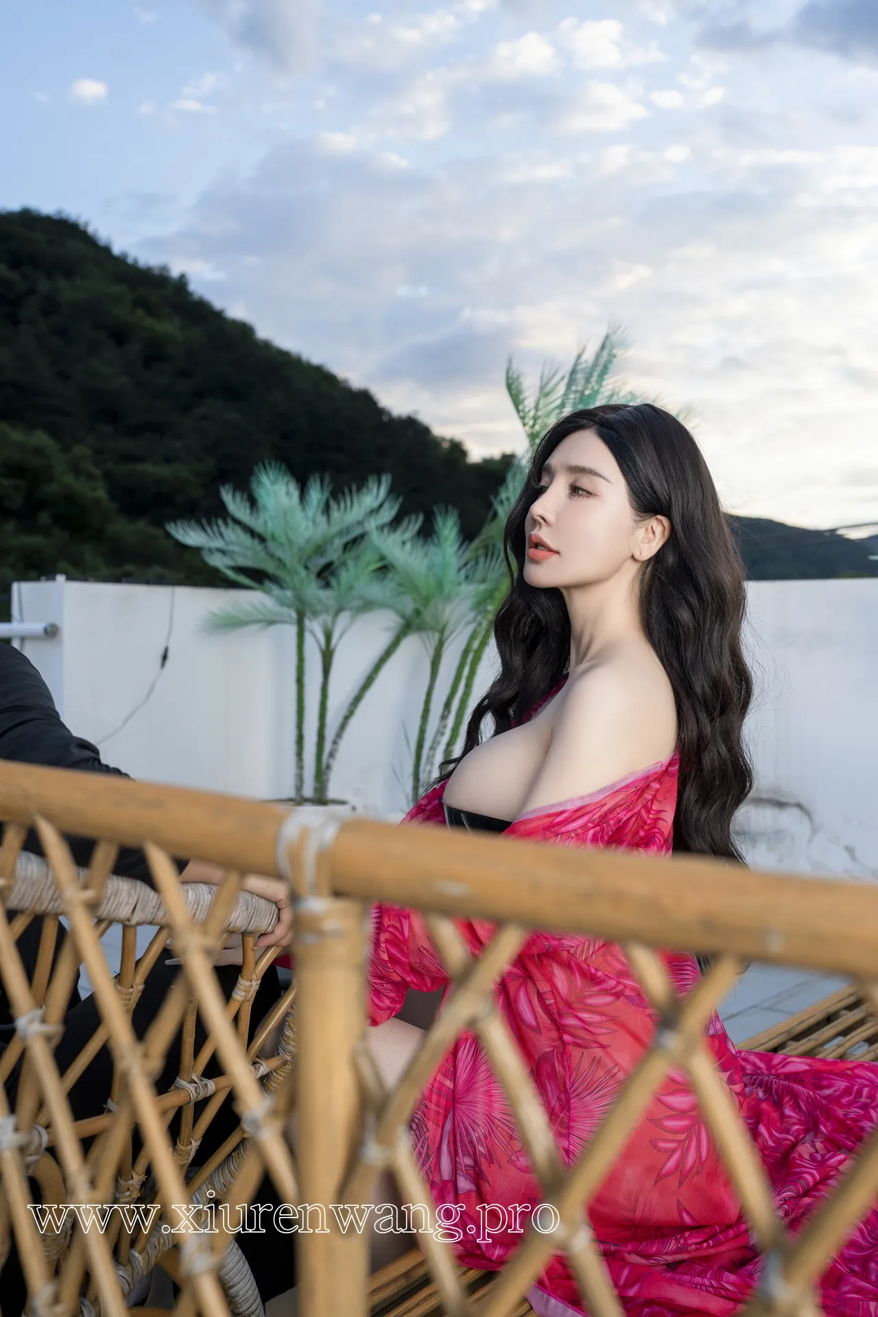 [精品]最新更新 | 潘思沁在线观看指南：作品合集+cos套图全解析 – 周末帐篷