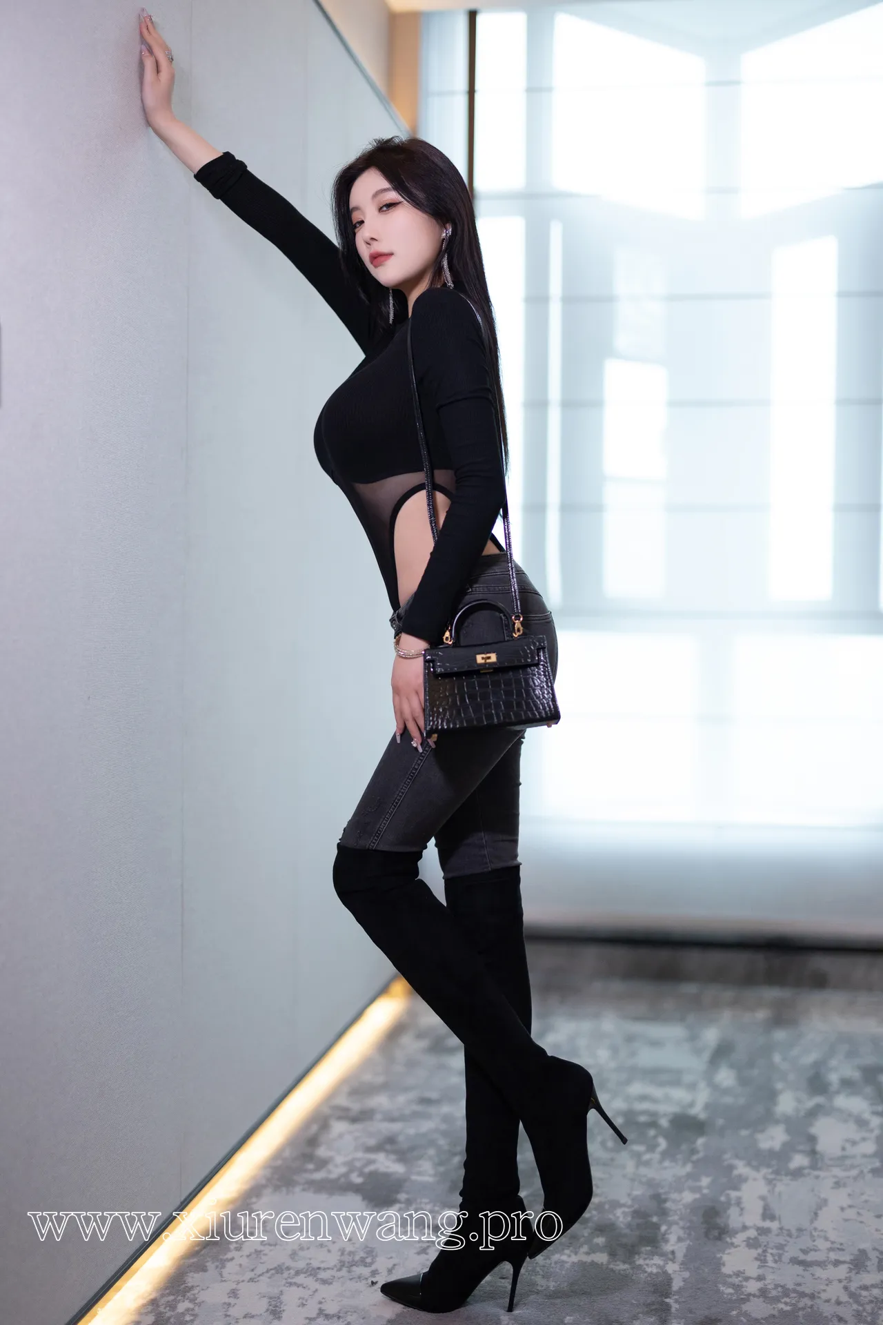 [精品]杨晨晨Yome连体渔网袜套图在线看！最新更新作品合集亮点全拆解