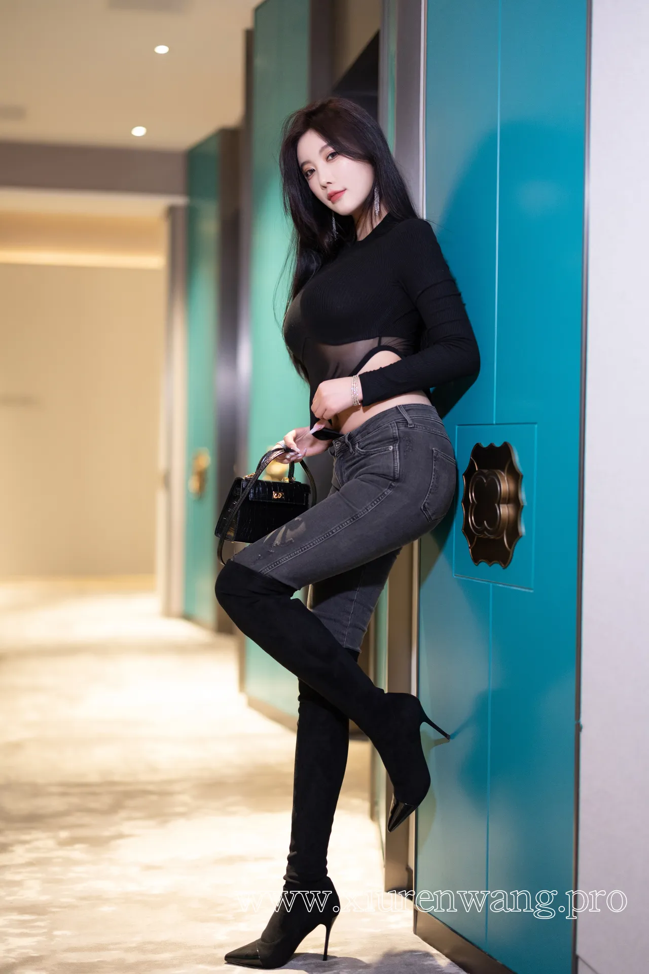 [精品]杨晨晨Yome连体渔网袜套图在线看！最新更新作品合集亮点全拆解