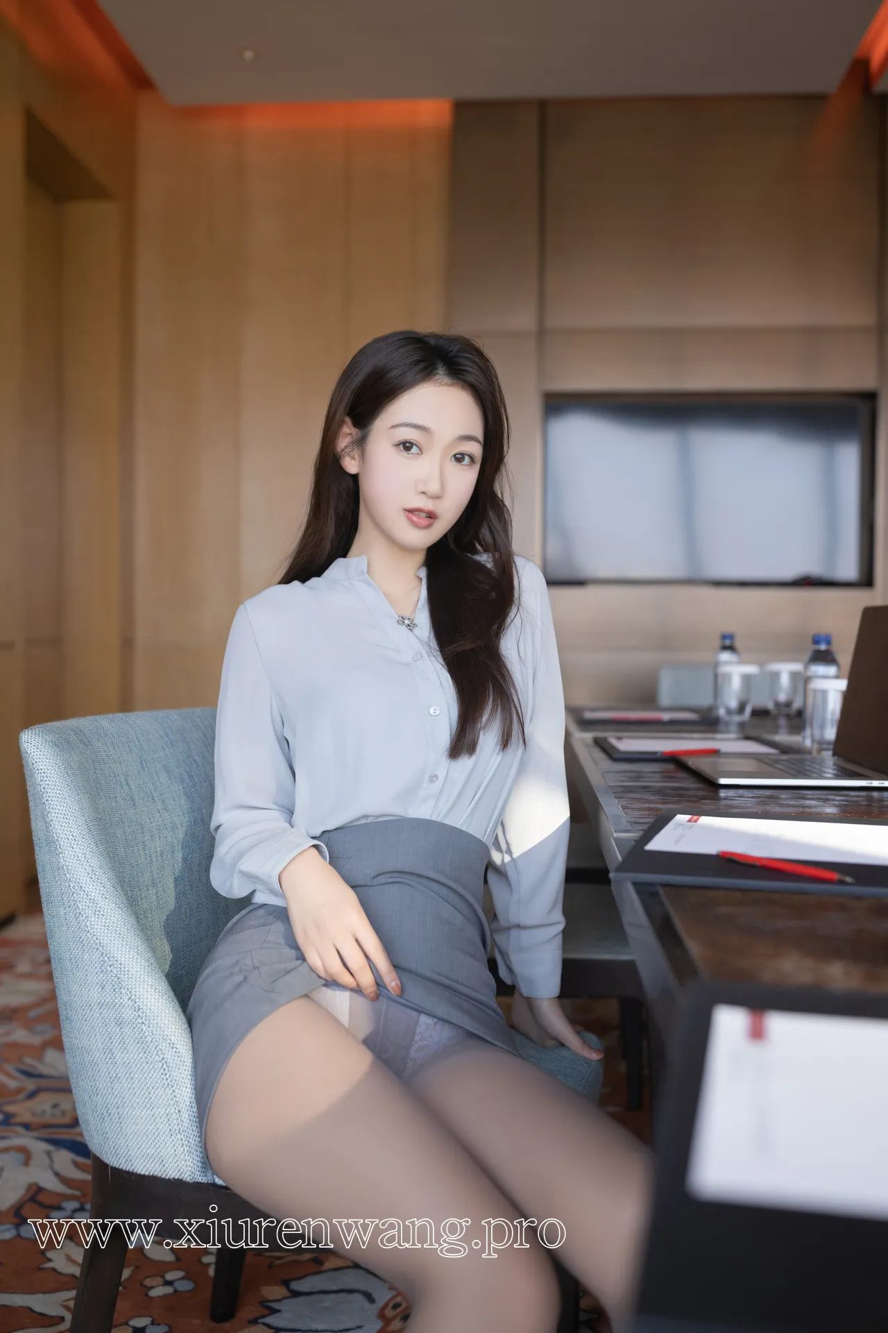 唐安琪 – 会议室写真 心妍小公主 视觉对比