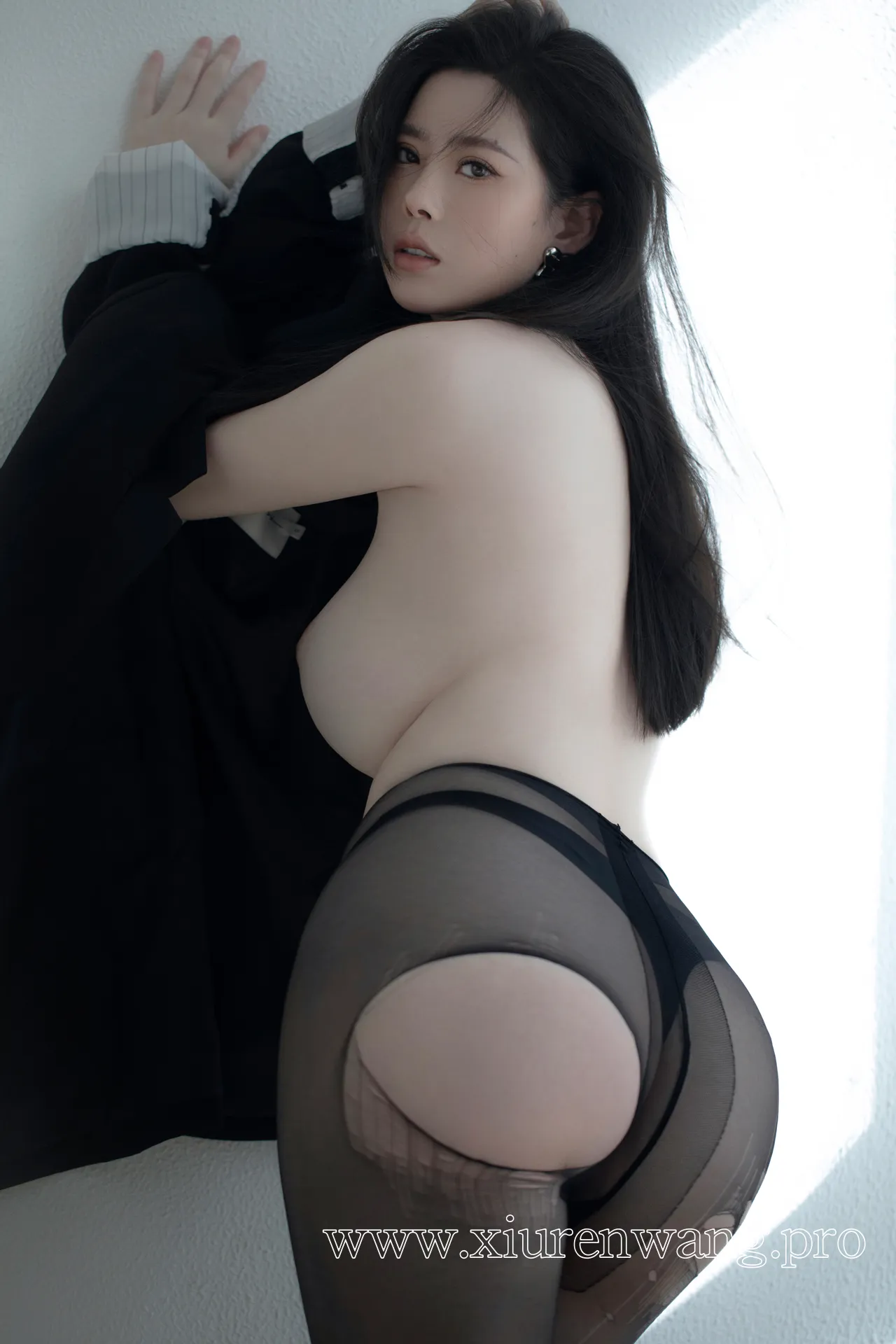 [精品]白茹雪Abby性感捆绑cos套图合集：在线观看最新更新，解锁二次元与美感的碰撞