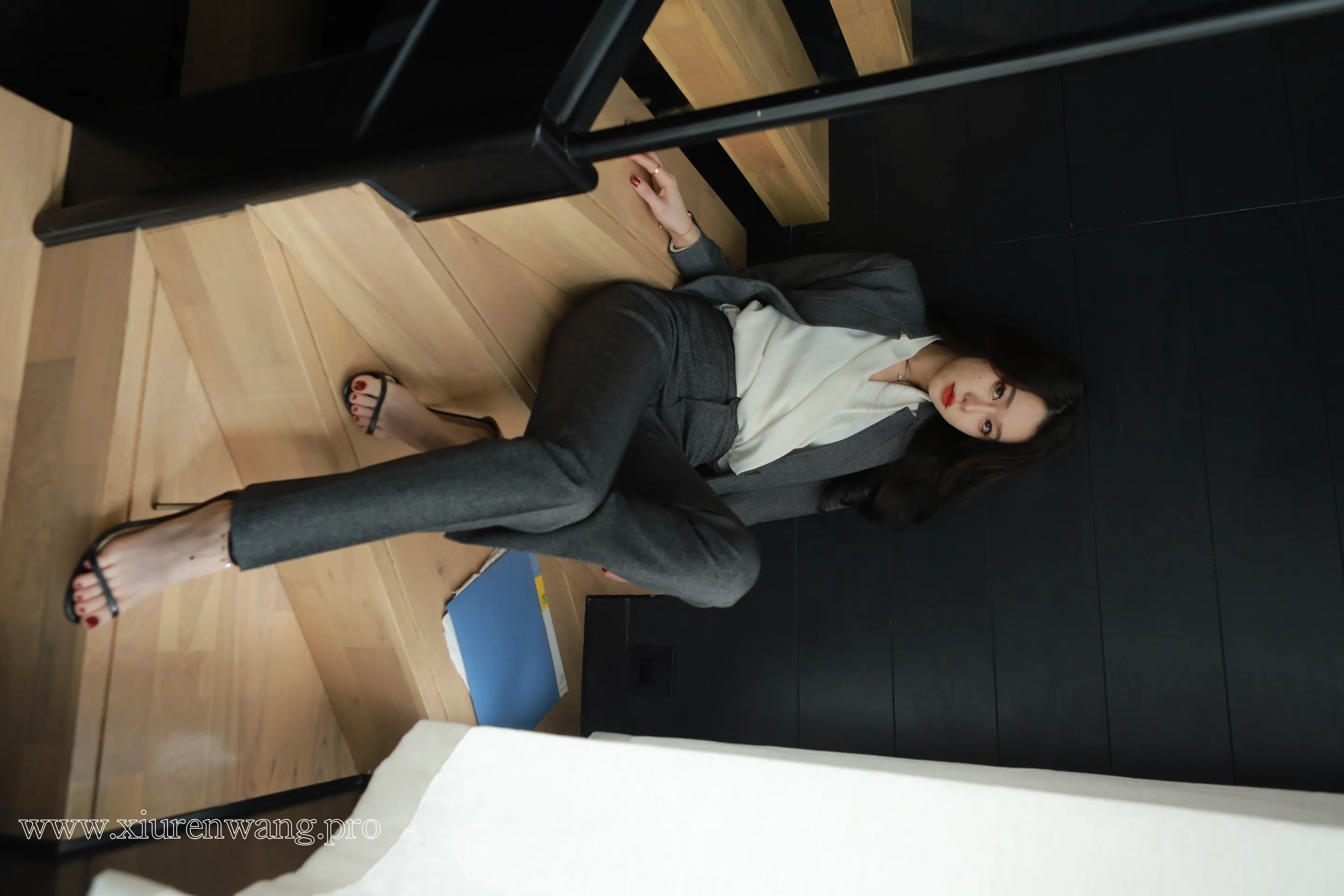 Sia不吃鱼的高级感穿搭与雨儿baby的甜美系风格分析