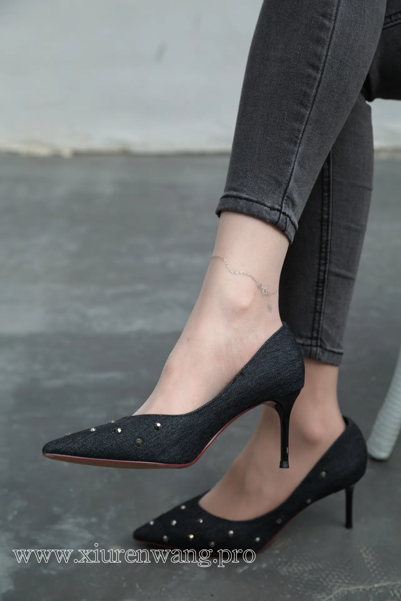 [精品]在线观看Sia不吃鱼最新更新！蜜大腿白哲jiojio的cos套图作品合集全解析