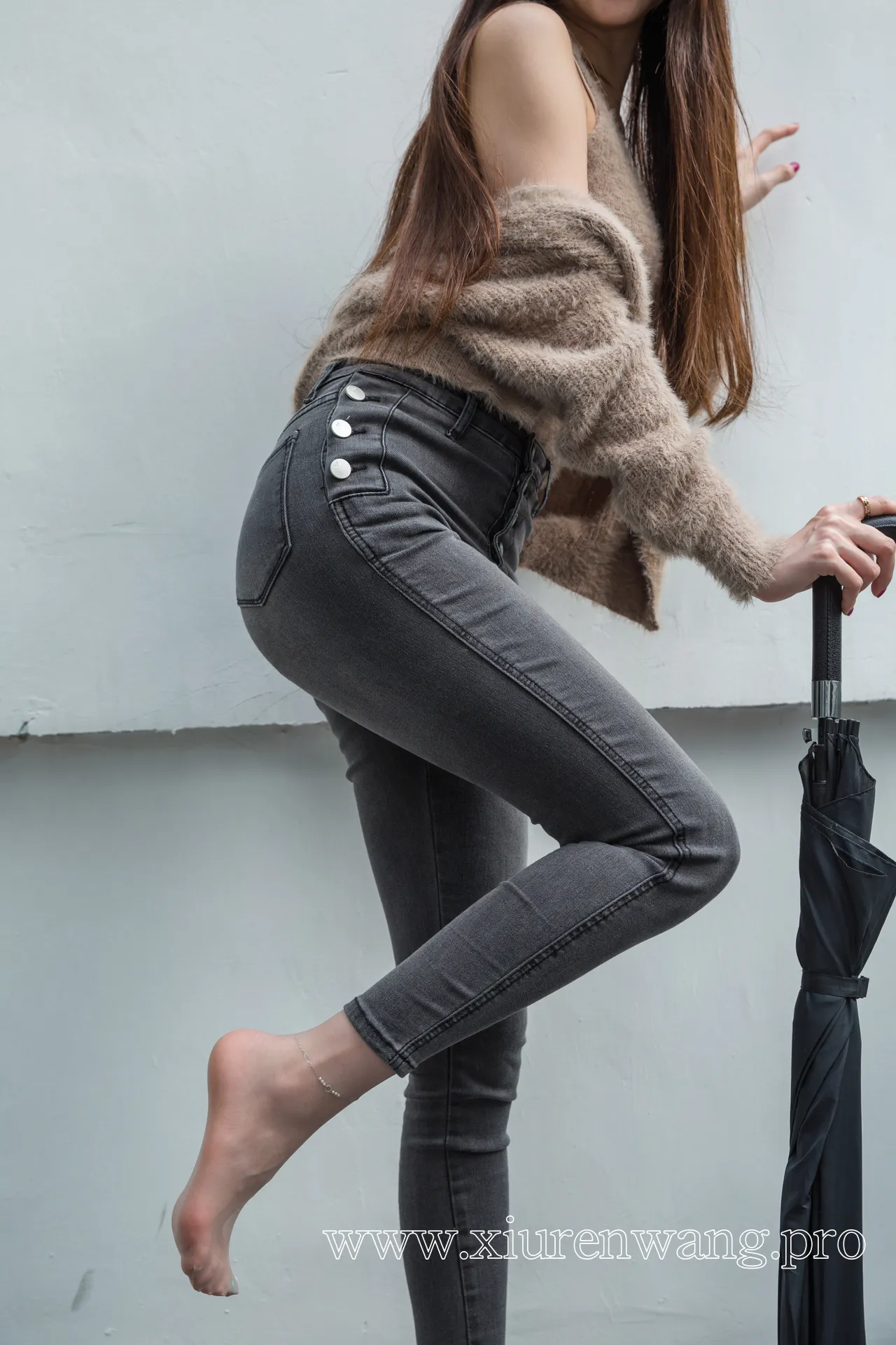 [精品]在线观看Sia不吃鱼最新更新！蜜大腿白哲jiojio的cos套图作品合集全解析