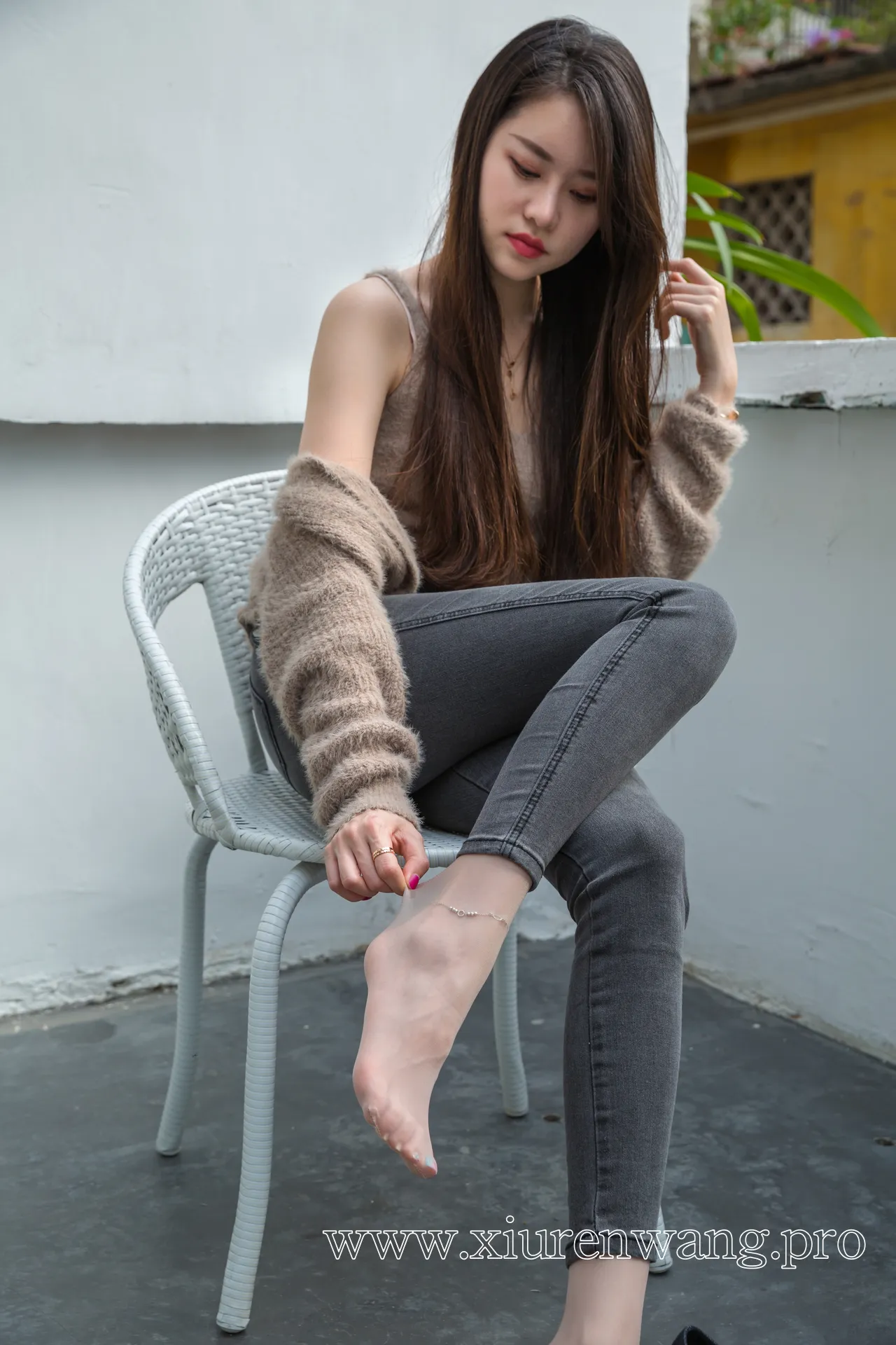 [精品]在线观看Sia不吃鱼最新更新！蜜大腿白哲jiojio的cos套图作品合集全解析