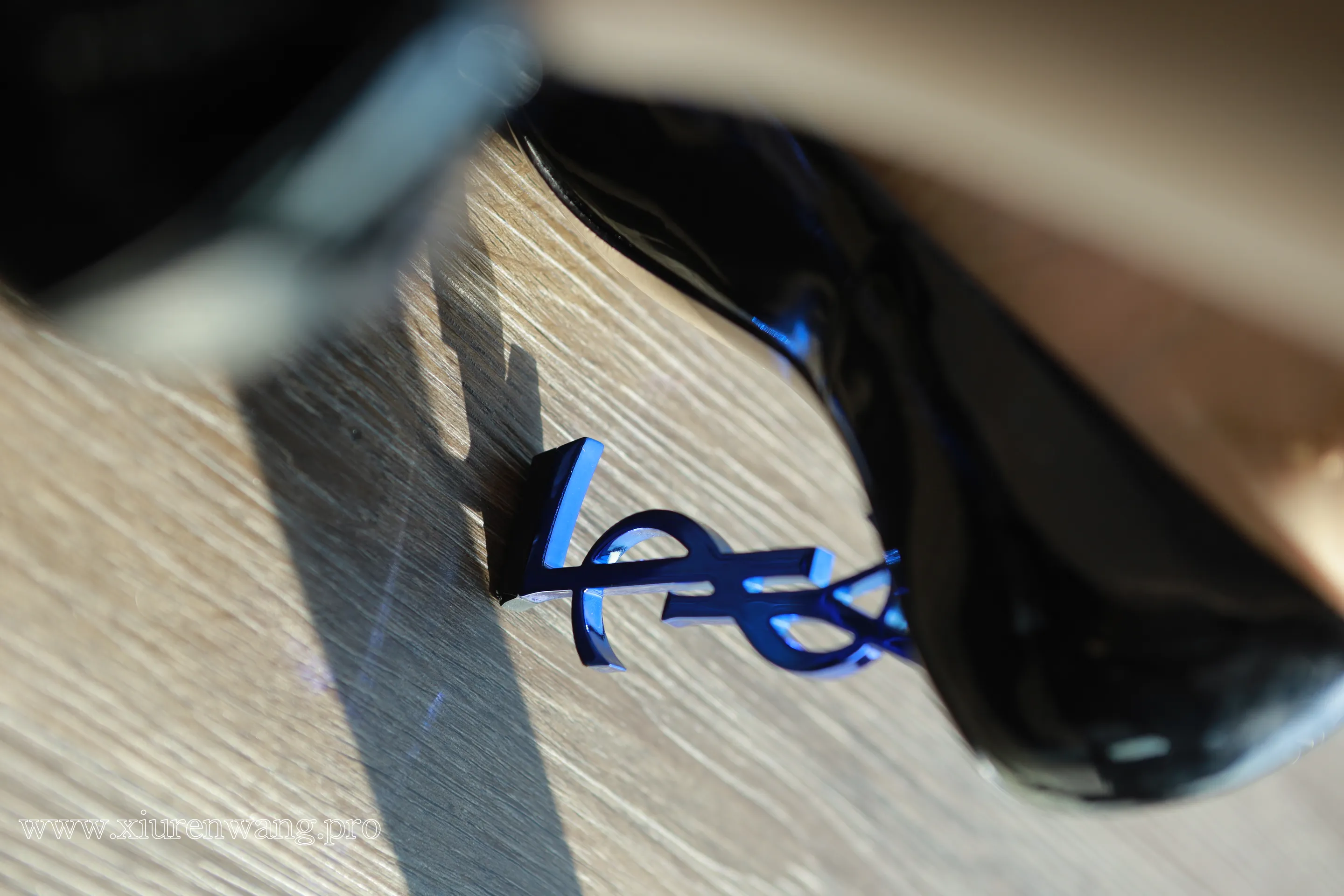 [精品]最新更新！Sia不吃鱼黑色系肉丝OL作品合集上线，高清cos套图在线观看