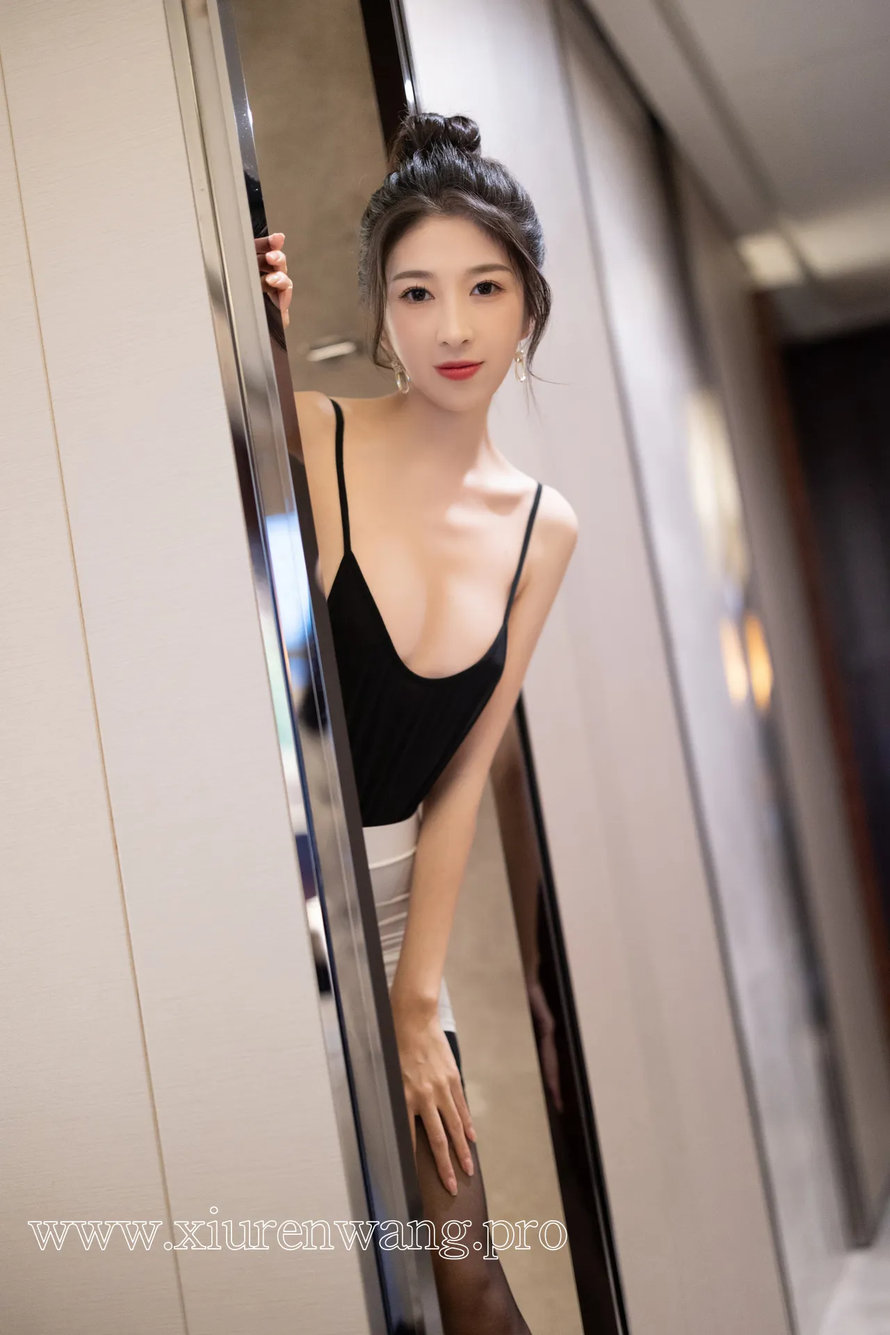 [精品]林乐一白色短裙cos套图在线观看！最新更新作品合集抢先看