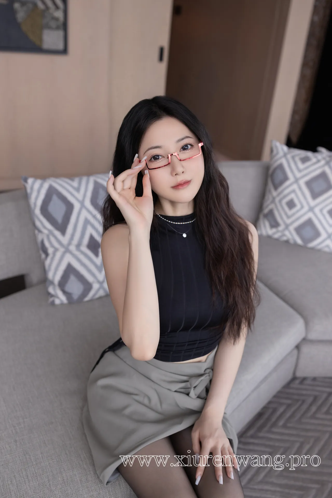 [精品]秀人名模鱼子酱Fish《眼镜娘》写真合集上线！最新更新+在线观看全攻略