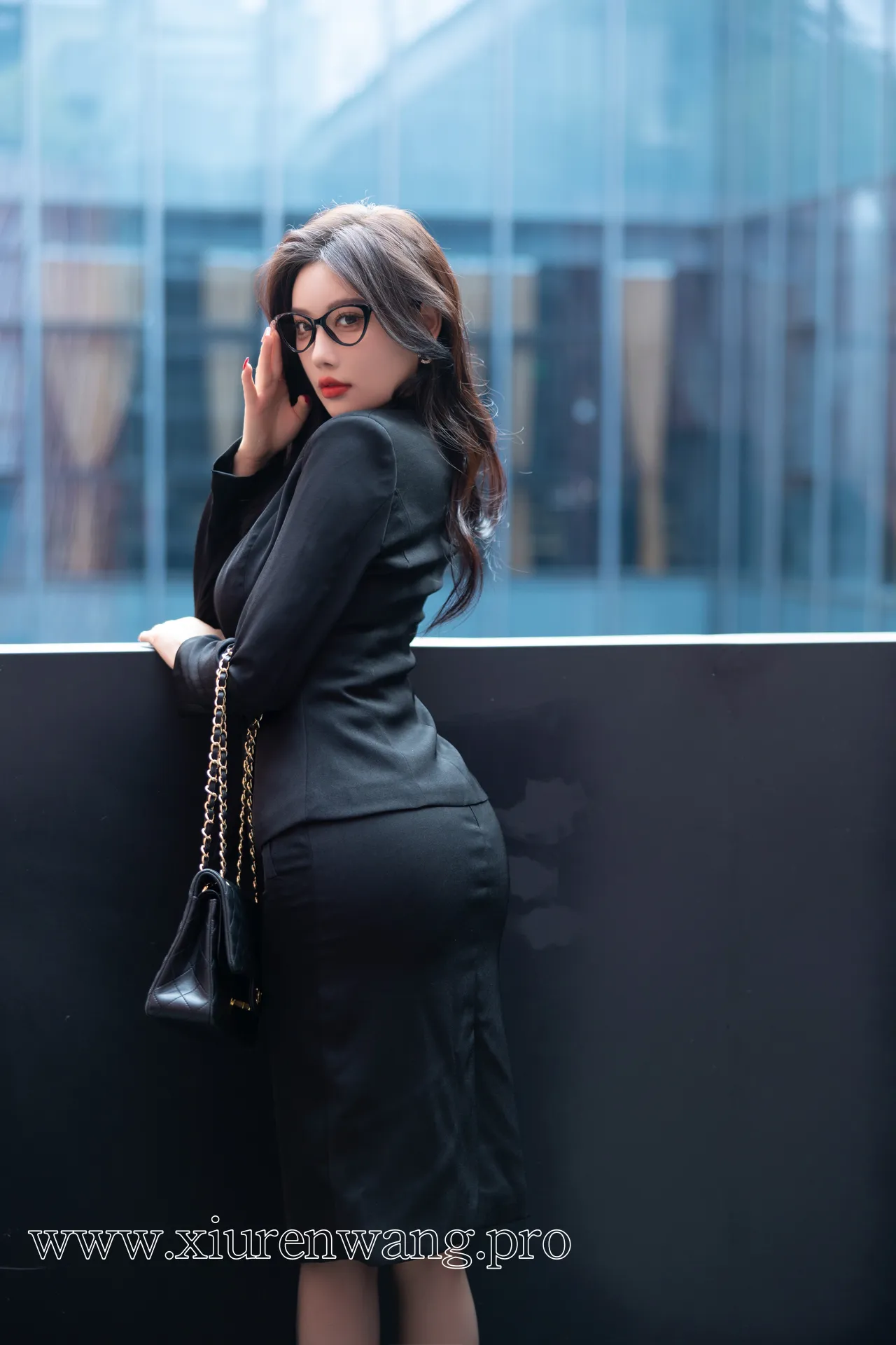 [精品]杨晨晨Yome最新更新！都市OL职业装cos套图在线观看，作品合集一次性看个够