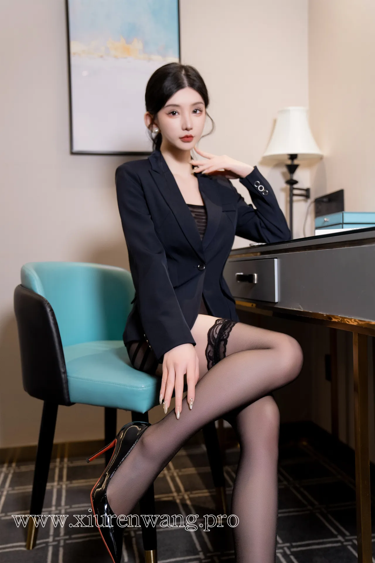 [精品]周于希最新cos套图上线！在线观看作品合集，这组‘上门销售’太惊艳