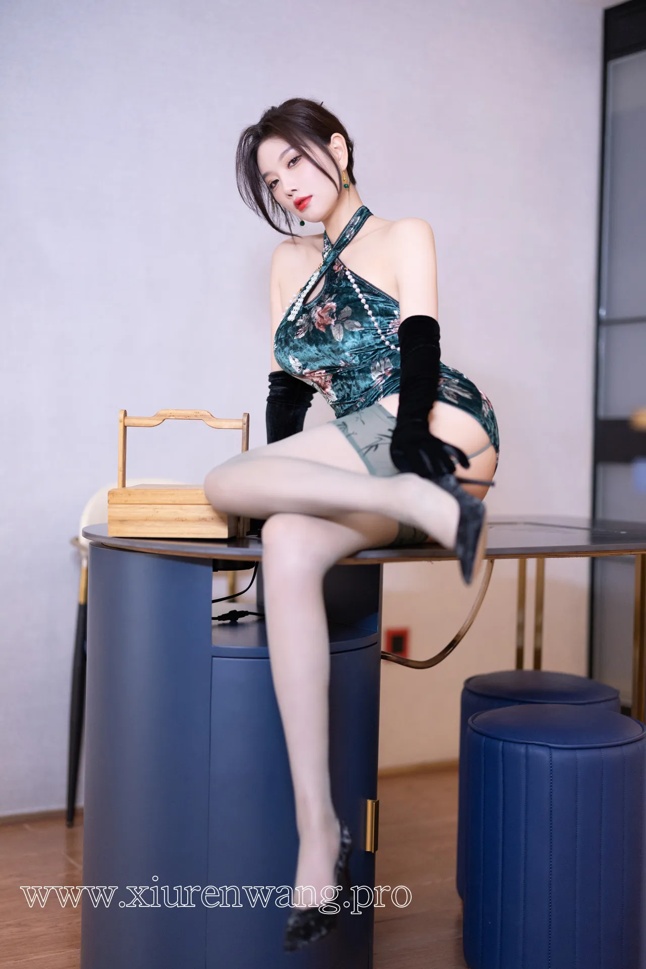 [精品]杨晨晨Yome绿色情趣内衣cos套图在线观看！最新更新作品合集揭秘