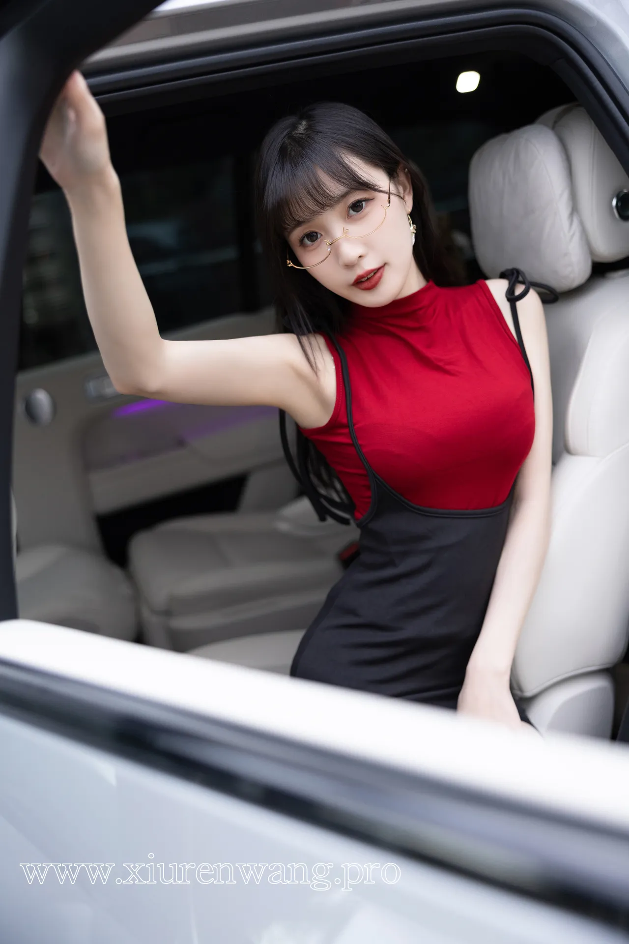 [精品]林星阑最新更新！红衣主题cos套图在线观看，作品合集一次性看个够