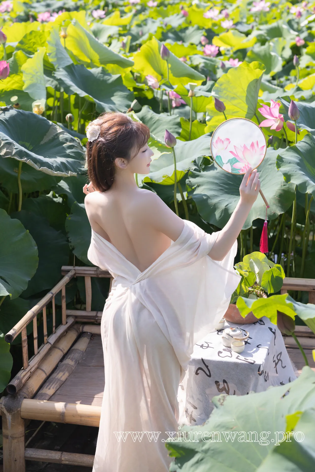 [精品]陆萱萱最新更新！荷花主题cos套图在线观看，作品合集一次看够