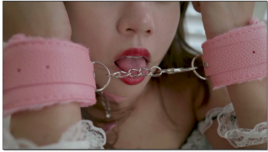 【4K映像】女仆白丝长筒吊带与她的淘宝三件套