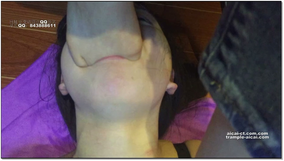 【艾彩原创】小女M被女S深H踩踏！值得一看 