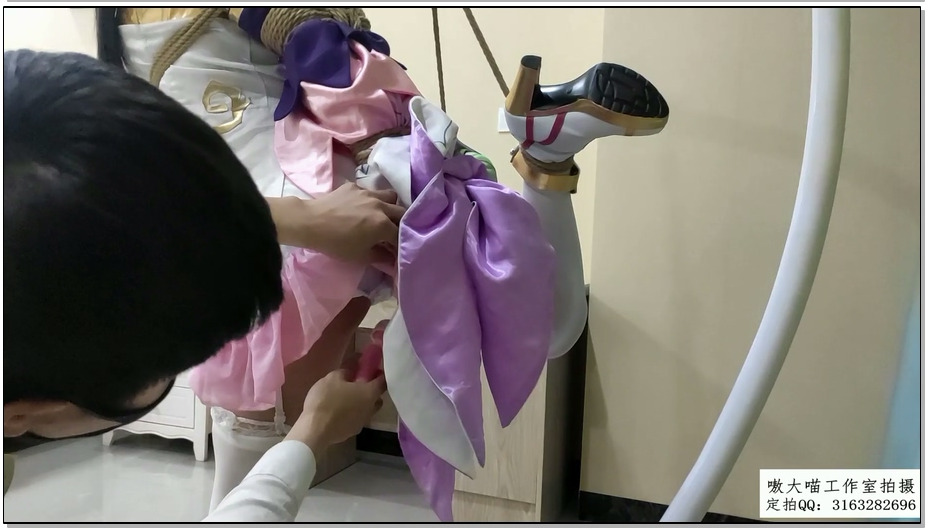 【嗷大喵】被绑架贩卖的二次元少1- 婷妹身穿王者荣耀貂蝉原皮cos服被带口球欧式紧缚+…