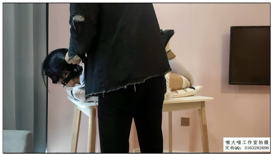 【嗷大喵】被绑架贩卖的二次元少女3-二次元少女身穿穹妹女仆装cos服被日式紧缚+并腿缚…