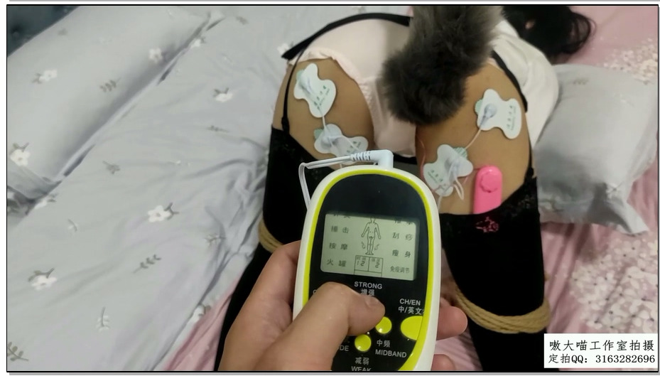 【嗷大喵】紧缚折磨 婷妹OL制服双手双腿捆+翘起屁股+TD+塞入+戴上尾巴+贴上电极贴折磨…