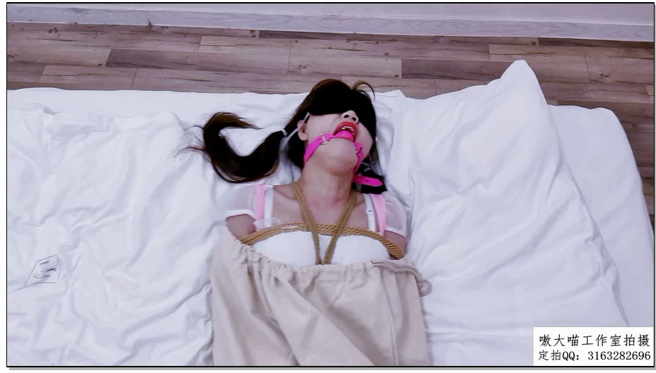 【嗷大喵】道具挑战 戴了比上次更大号的尾巴+跪着抽打屁股和脚心+柯柯自的过程+装袋…